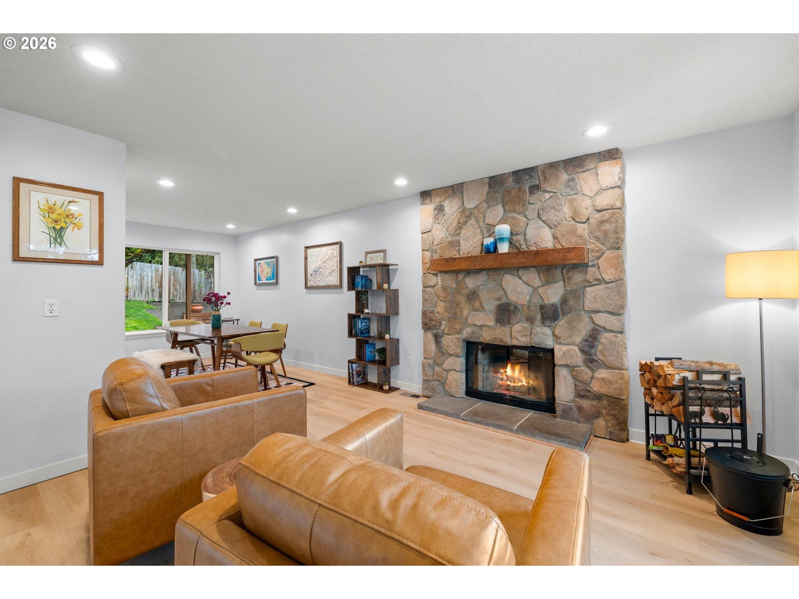 Listing photo 4 of 35, 735 SW CALDEW DR, Portland, OR, 97219