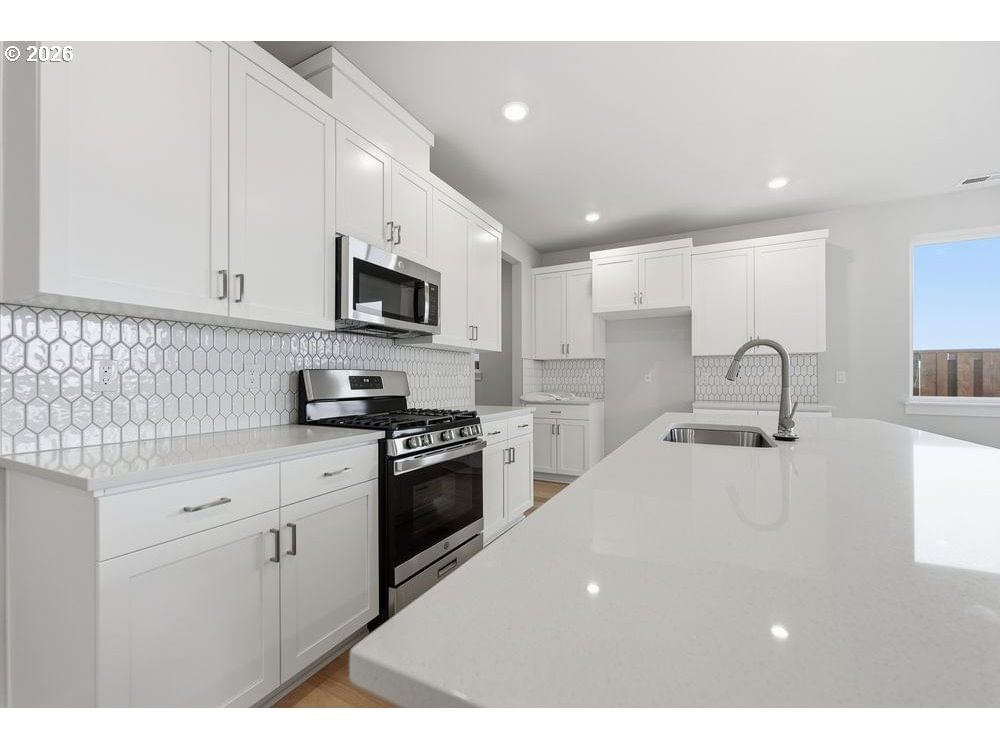 Listing photo 4 of 15, 18760 SW WHITEHORSE LN, Beaverton, OR, 97007