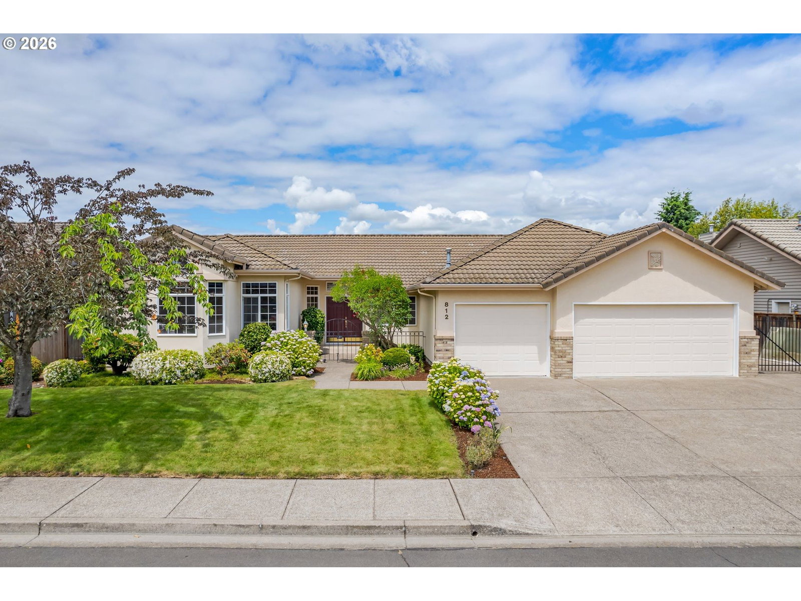 Primary listing photo, 812 MARILYN CT, Springfield, OR, 97477