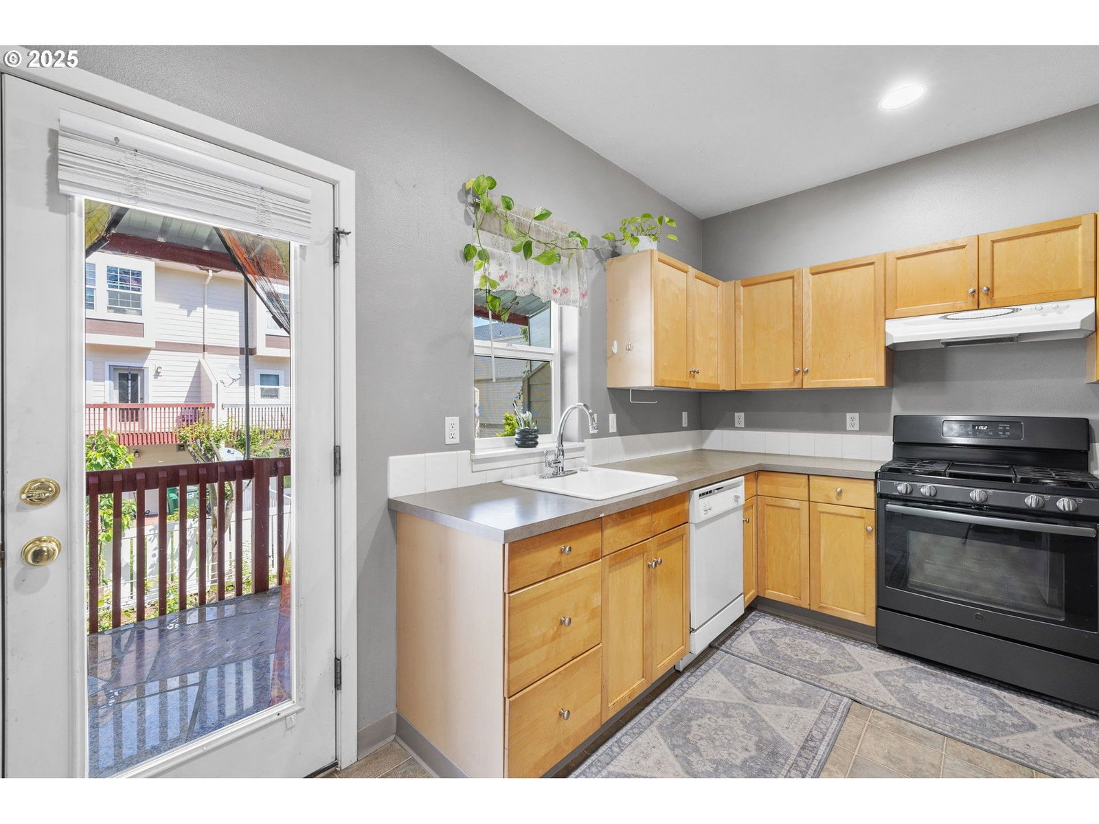 Listing photo 5 of 16, 20035 SW MONSON ST, Beaverton, OR, 97003