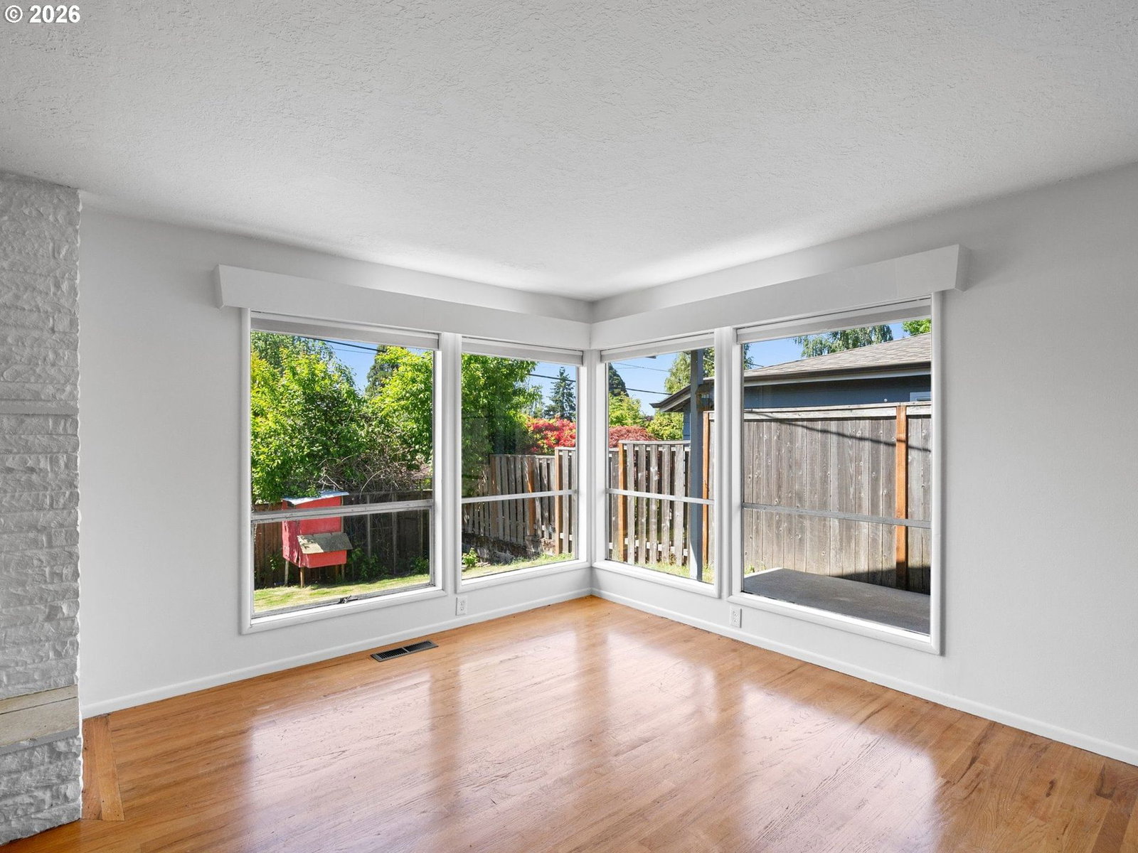 Listing photo 5 of 29, 6919 SW 10TH AVE, Portland, OR, 97219