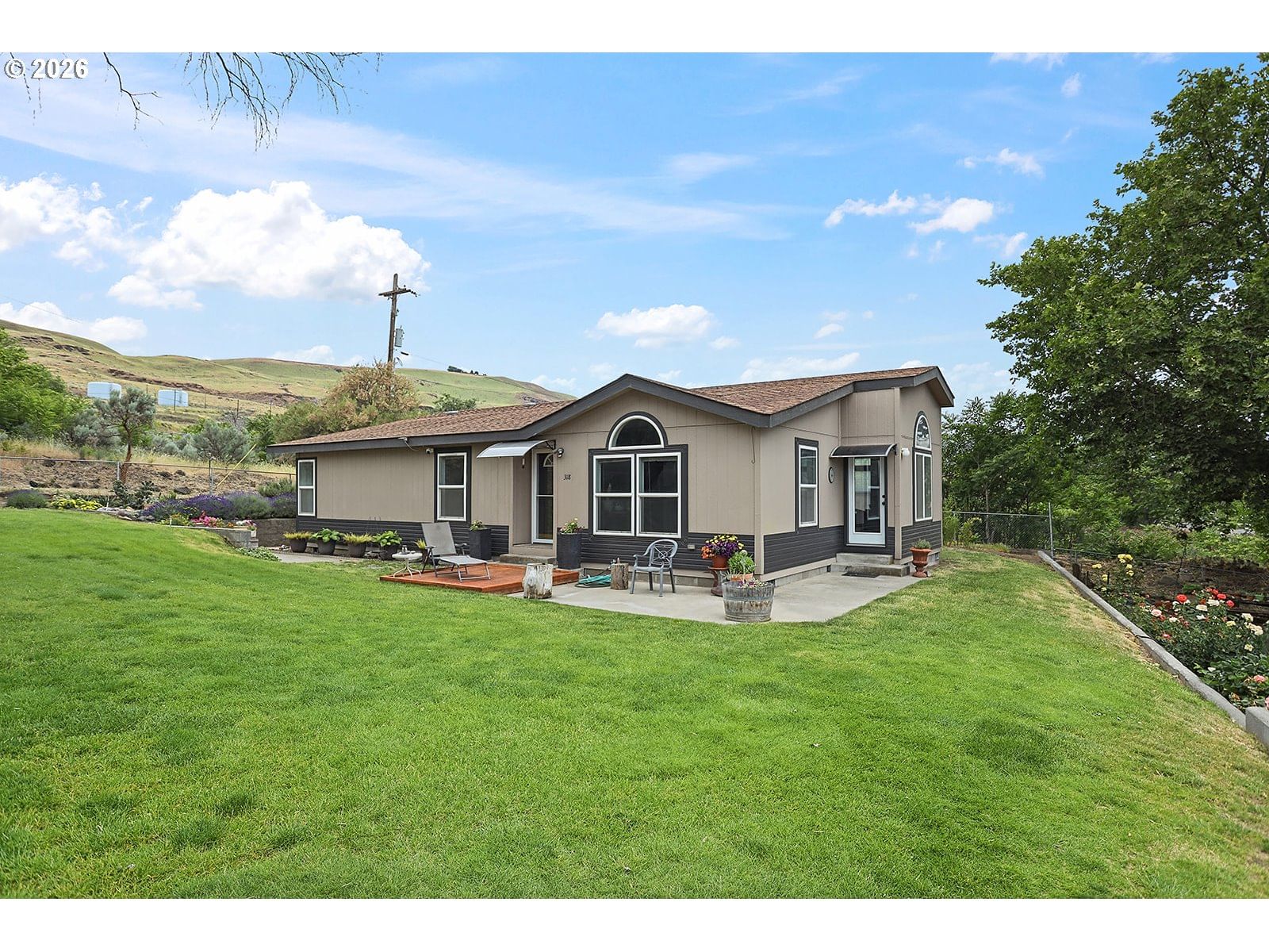 Listing photo 1 of 6