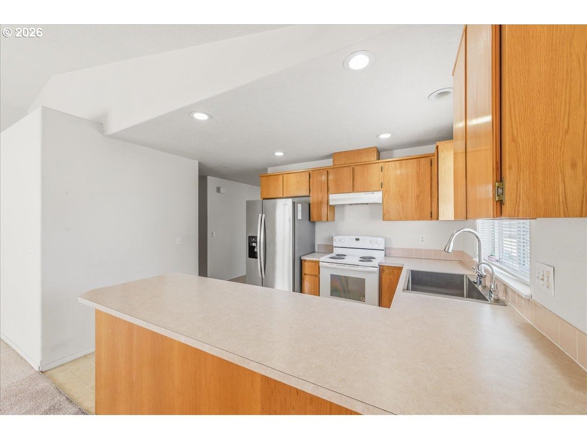 Listing photo 4 of 20, 110 IVY LN, St Helens, OR, 97051