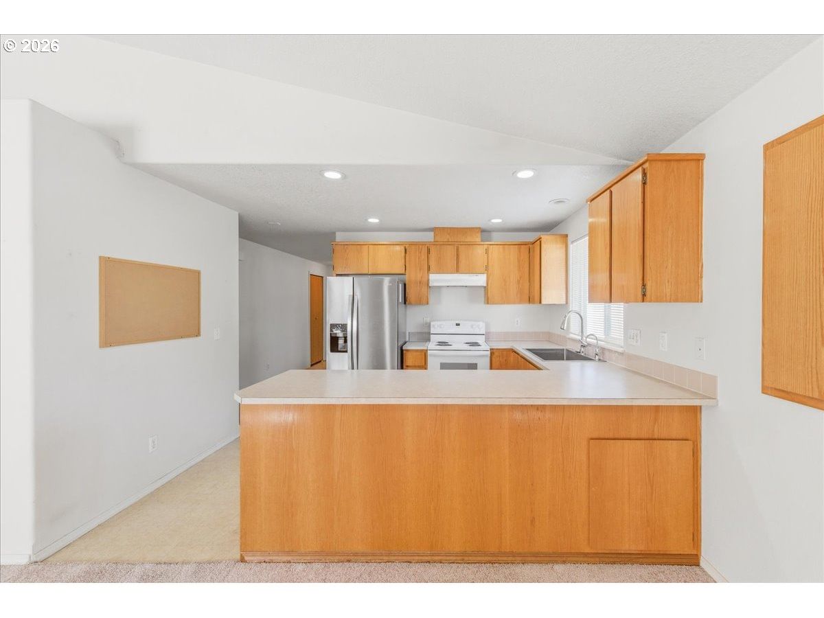 Listing photo 5 of 20, 110 IVY LN, St Helens, OR, 97051