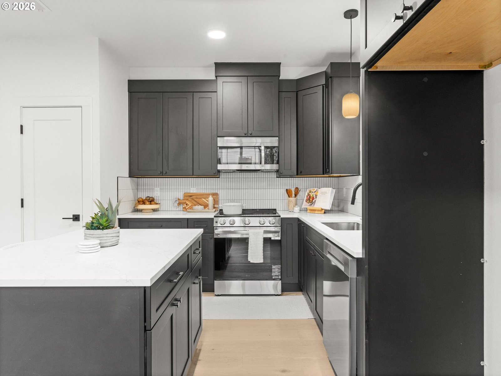 Listing photo 5 of 13, 11075 SW 61st AVE #6, Portland, OR, 97219