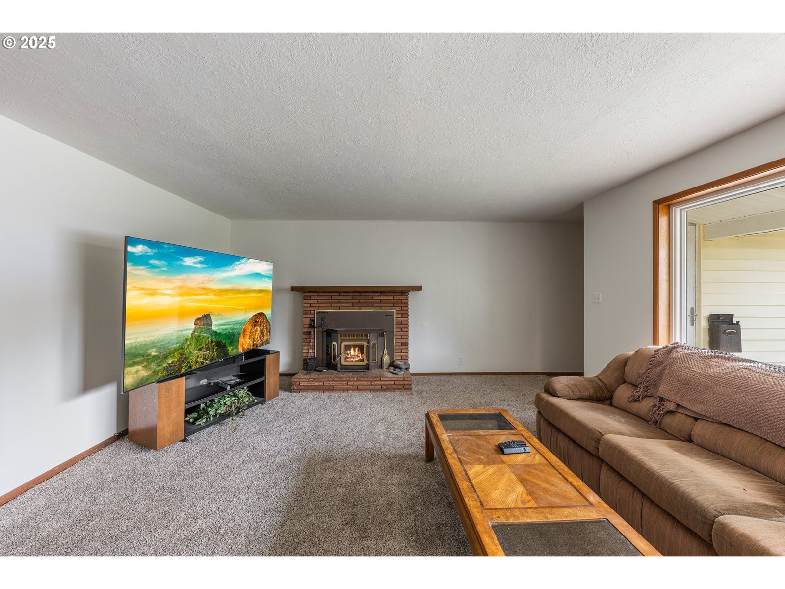 Listing photo 4 of 48, 217 CHAMBERS CT, Newport, OR, 97365