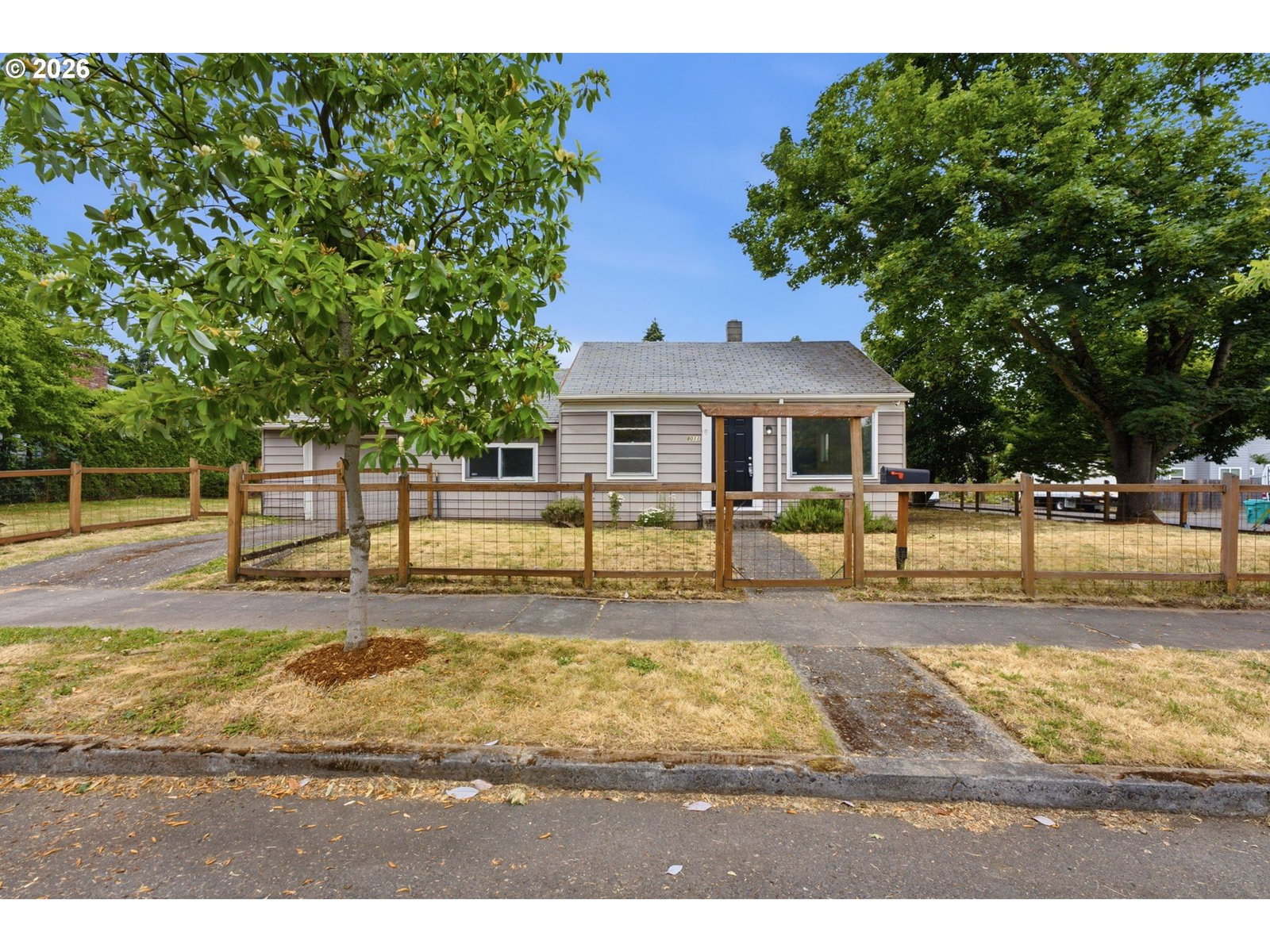 8011 N CLARENDON AVE