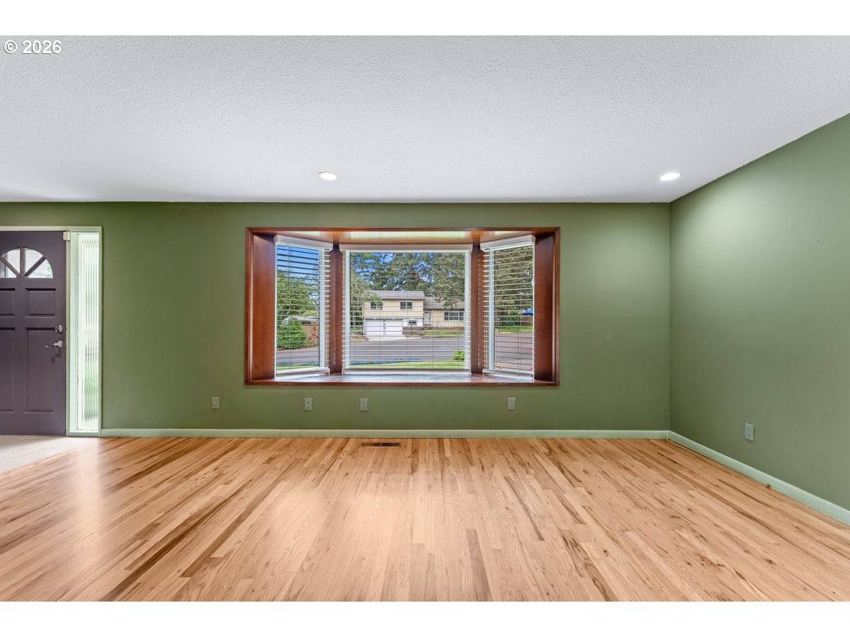 Listing photo 4 of 47, 3825 SE 166TH CT, Portland, OR, 97236