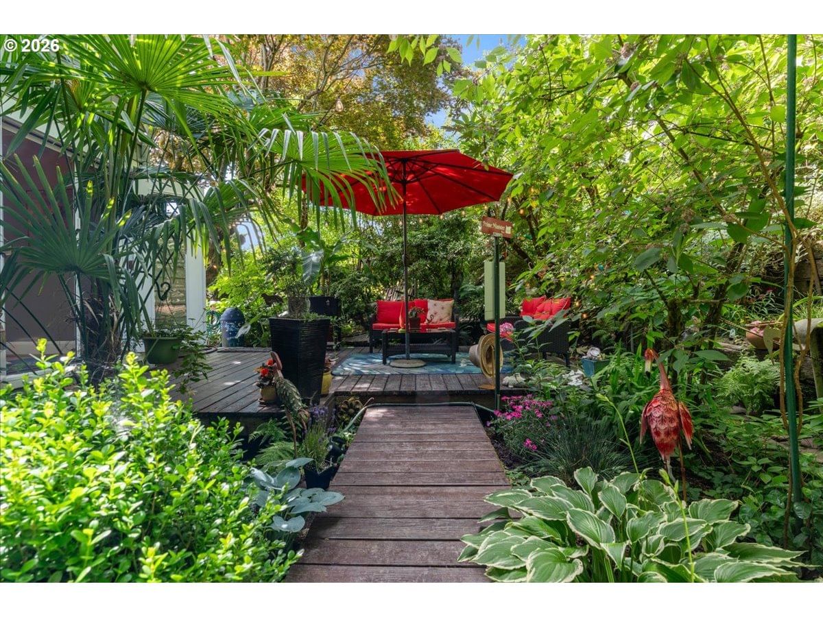Listing photo 5 of 47, 7231 S LAVIEW DR, Portland, OR, 97219