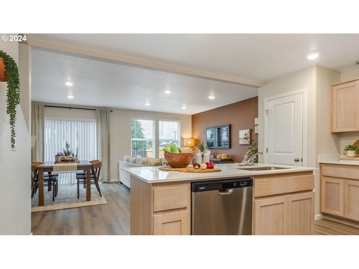 Listing photo 4 of 32, 6239 SE 15th ST, Gresham, OR, 97080