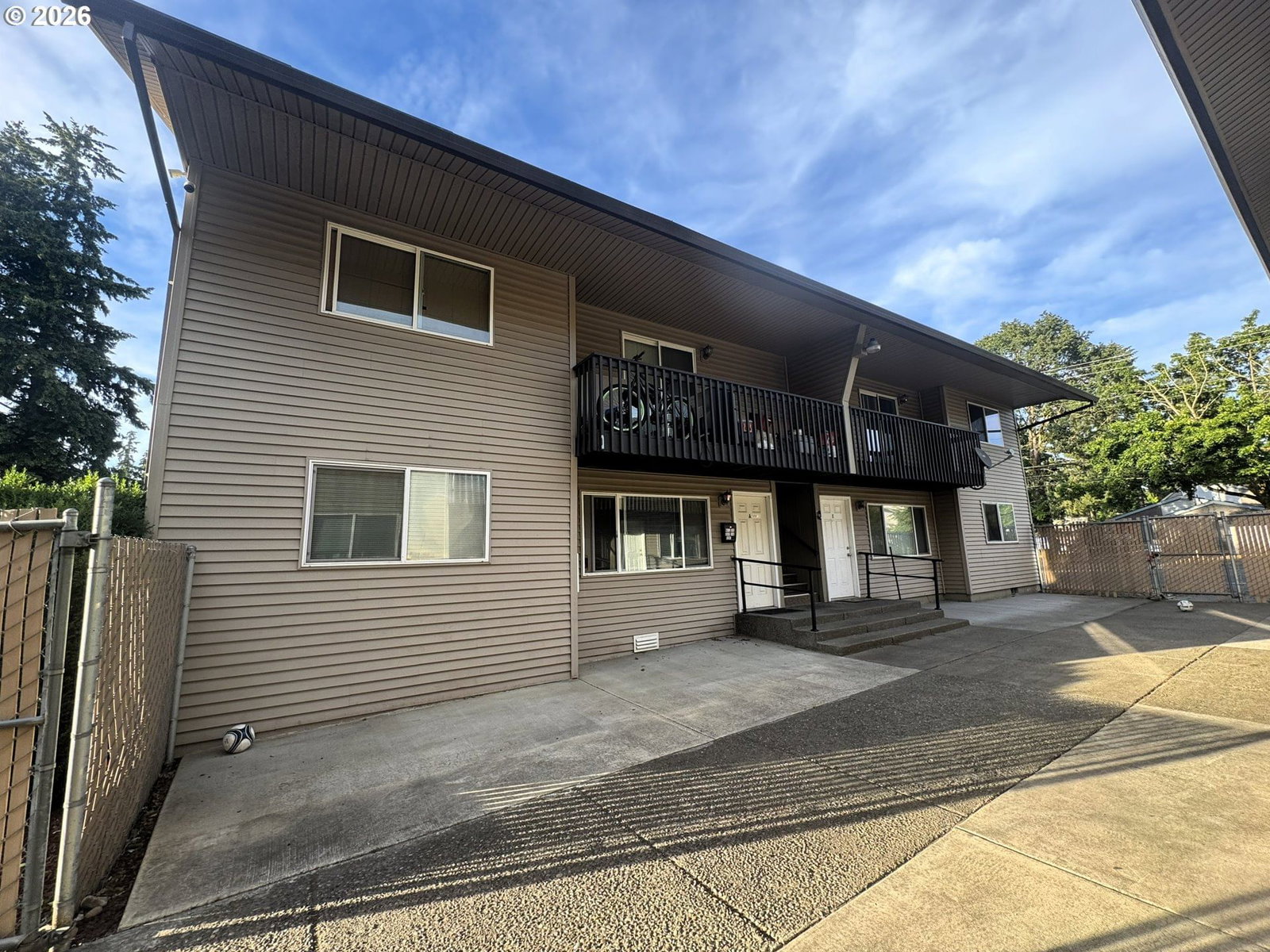 Listing photo 1 of 6