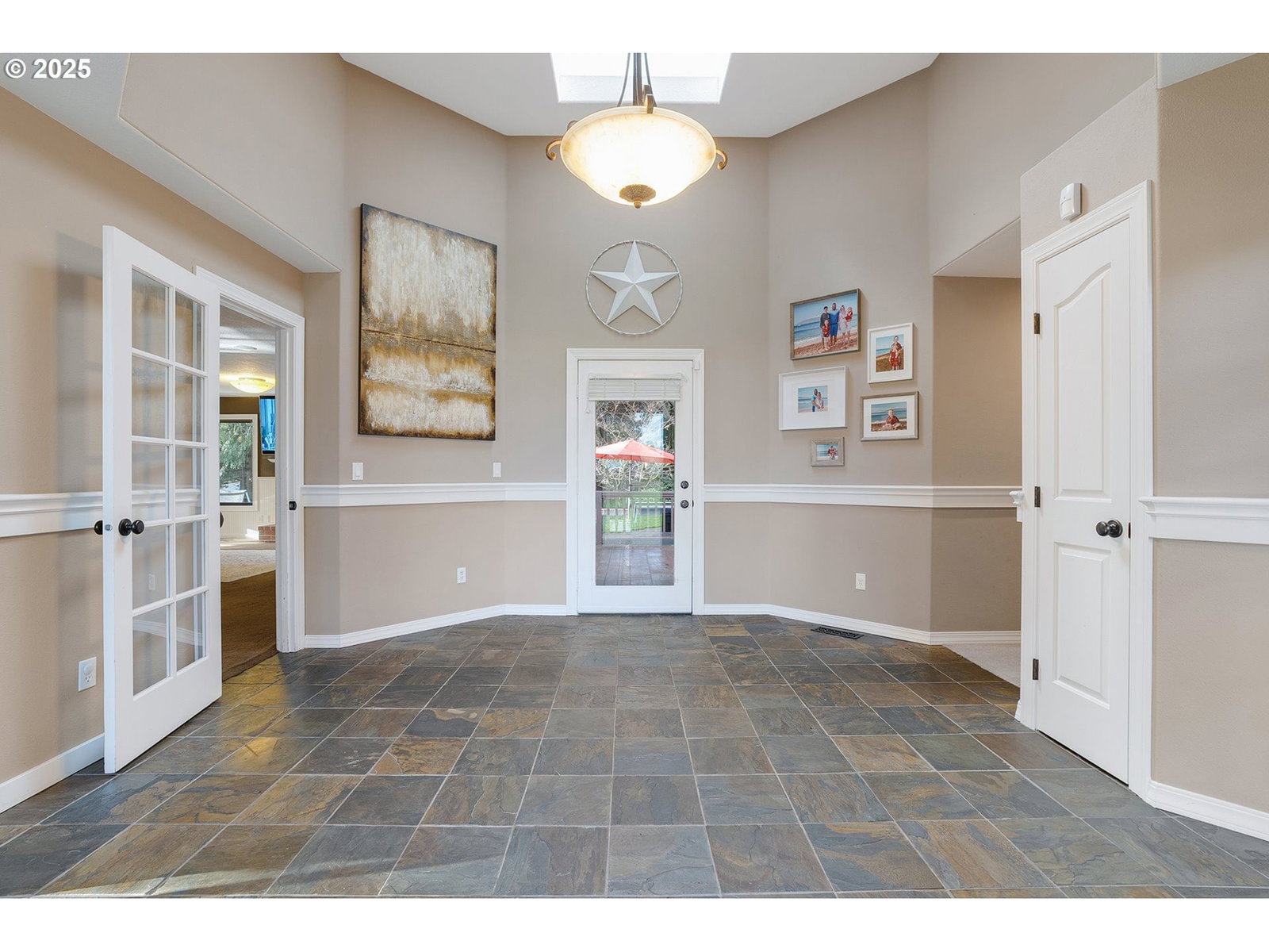 Listing photo 4 of 48, 15943 SW ENNA CT, Portland, OR, 97224