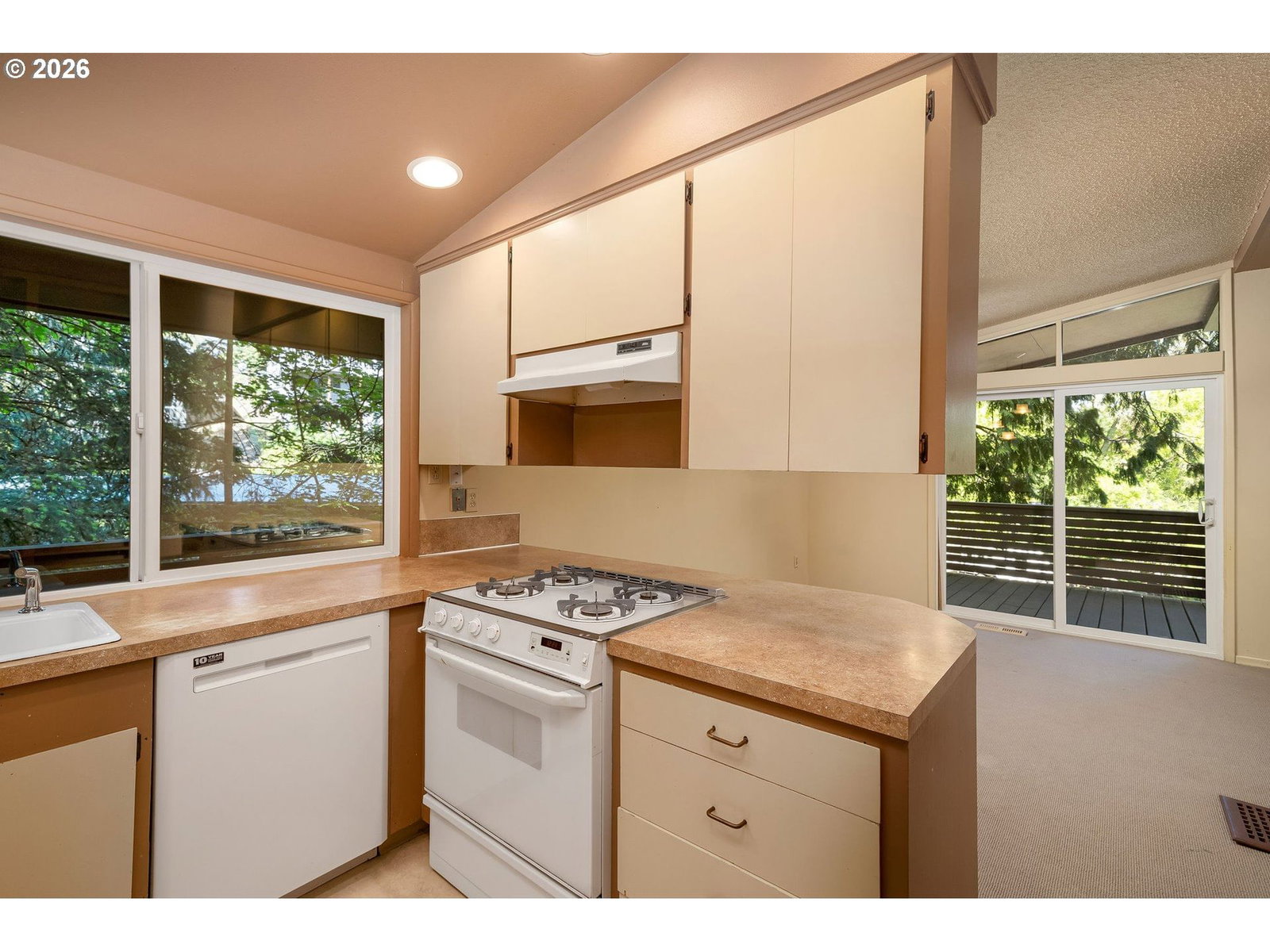 Listing photo 5 of 40, 7190 SW RALEIGHWOOD LN, Portland, OR, 97225