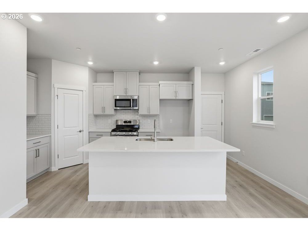 Listing photo 5 of 16, 3724 SW 40TH ST, Gresham, OR, 97080