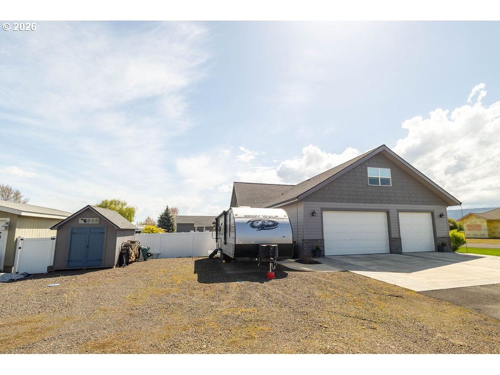 Listing photo 4 of 34, 10501 I AVE, Island City, OR, 97850