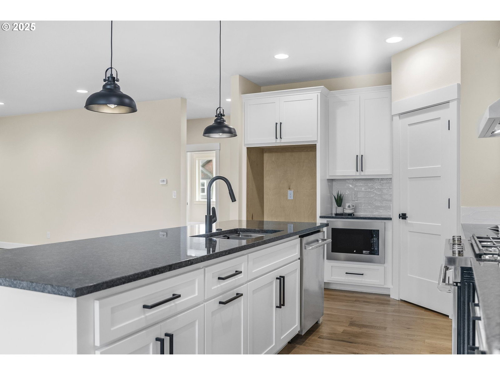 Listing photo 5 of 46, 3813 SW MCKINLEY ST, Gresham, OR, 97080