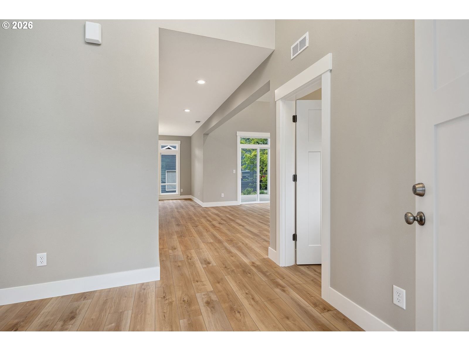 Listing photo 4 of 46, 16031 NE WASCO ST, Portland, OR, 97230