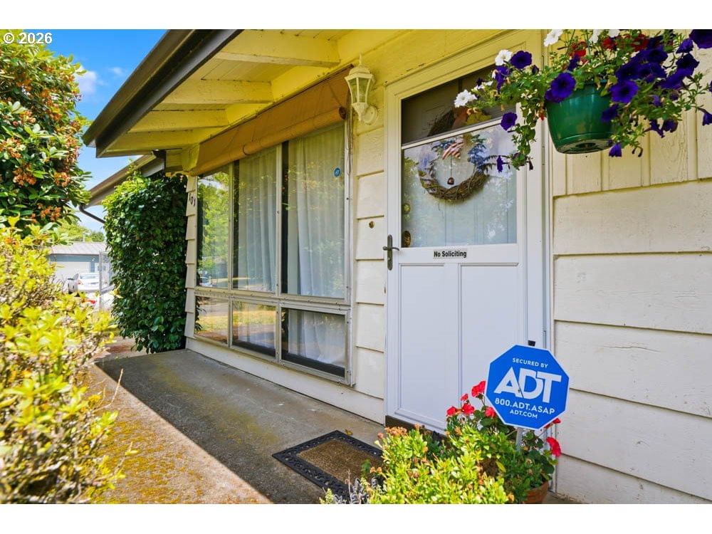 Listing photo 4 of 31, 1014 SE 175TH PL, Portland, OR, 97233