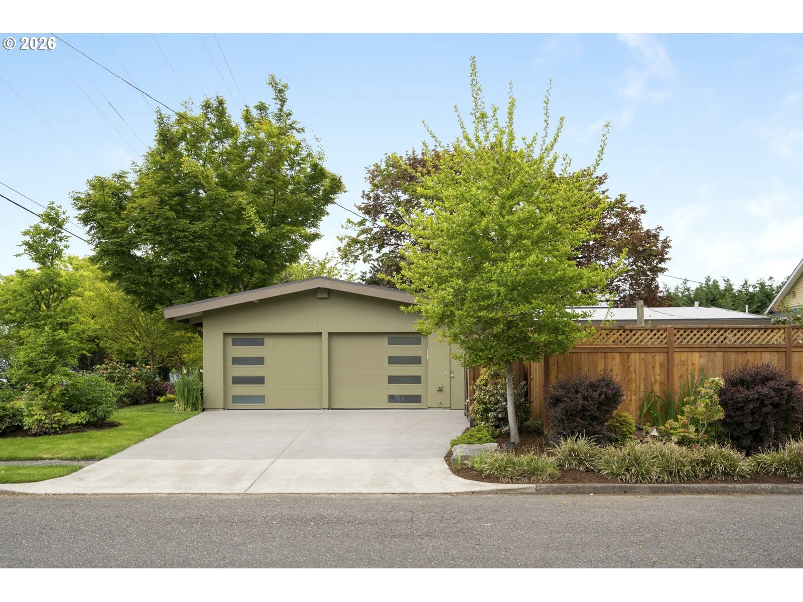 Listing photo 4 of 47, 3331 SE STEELE ST, Portland, OR, 97202