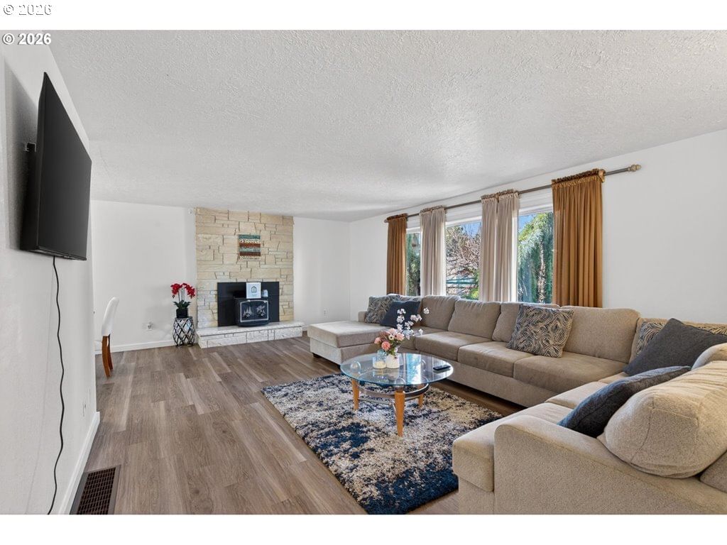 Listing photo 5 of 48, 820 NE 168TH PL, Portland, OR, 97230