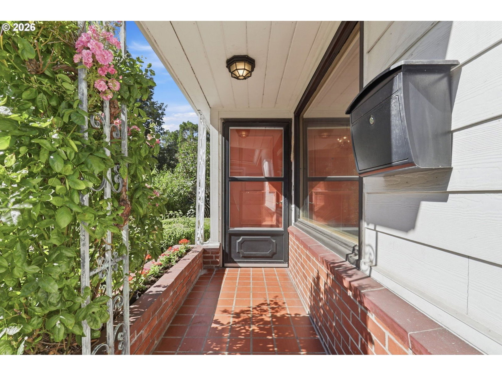 Listing photo 5 of 41, 6010 S CORBETT AVE, Portland, OR, 97239