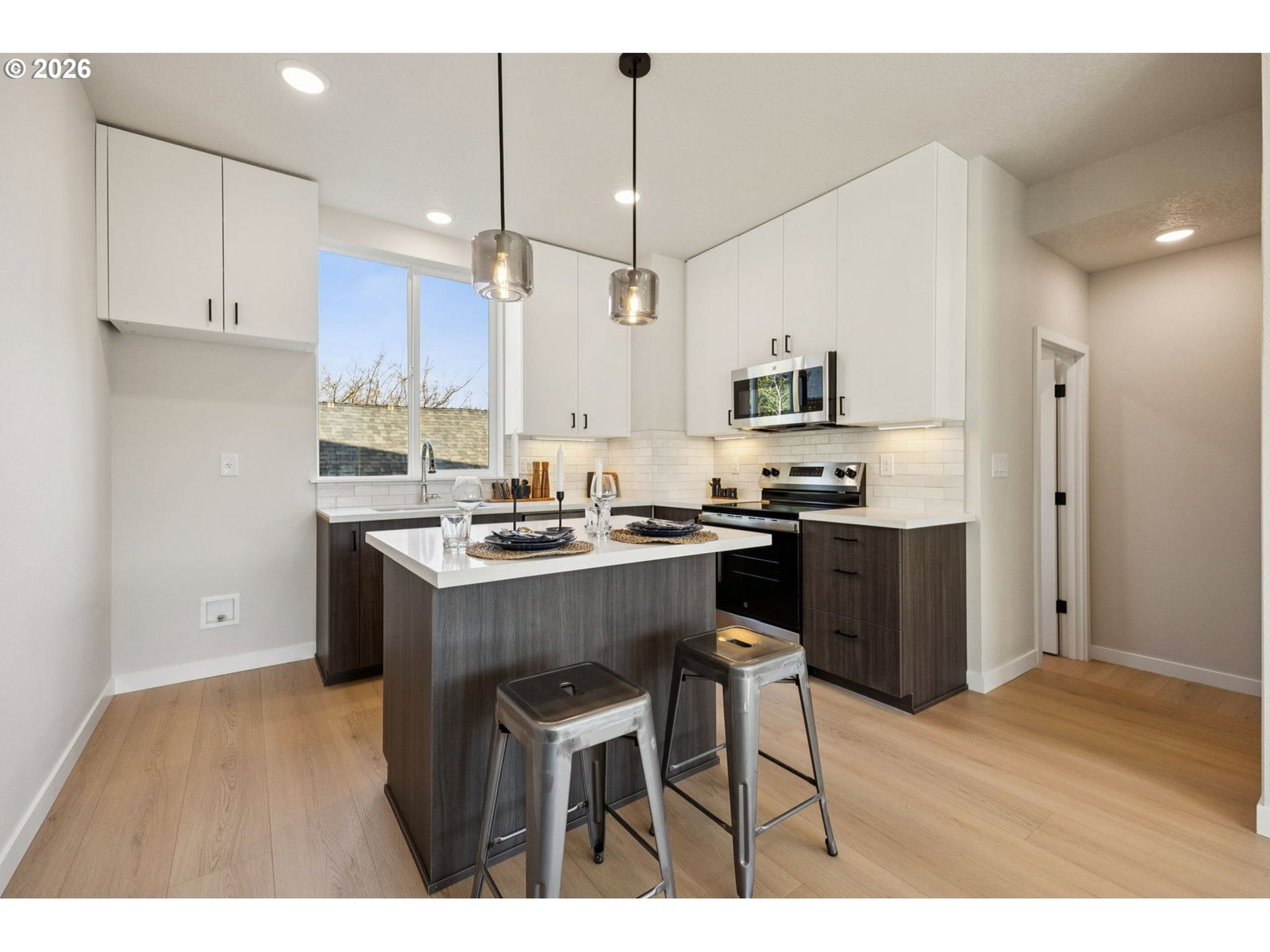 Listing photo 4 of 20, 1731 SE CLATSOP ST, Portland, OR, 97202