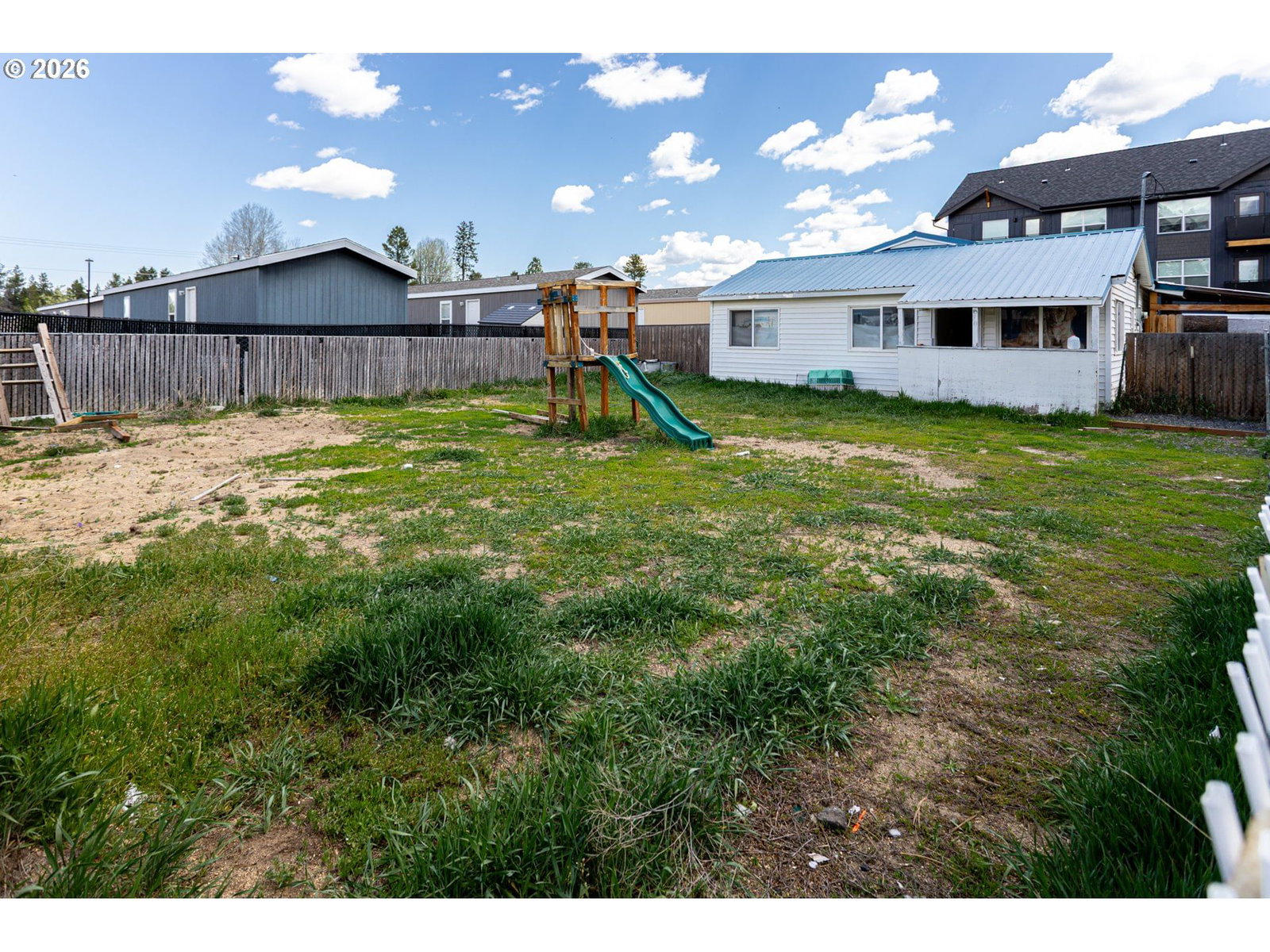 Listing photo 1 of 6