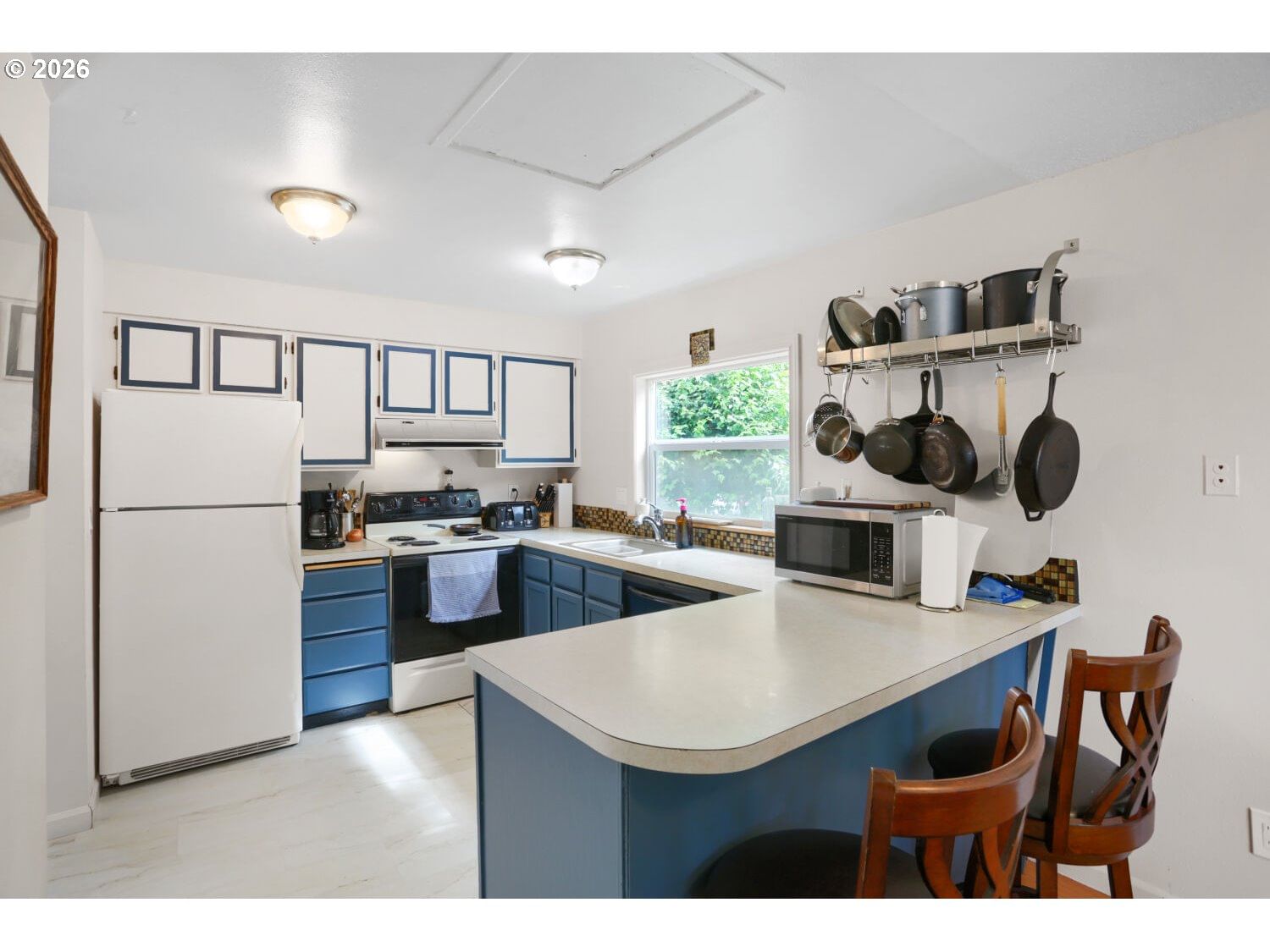 Listing photo 5 of 12, 18402 SW BURNS RIDGE CT #A, Beaverton, OR, 97007