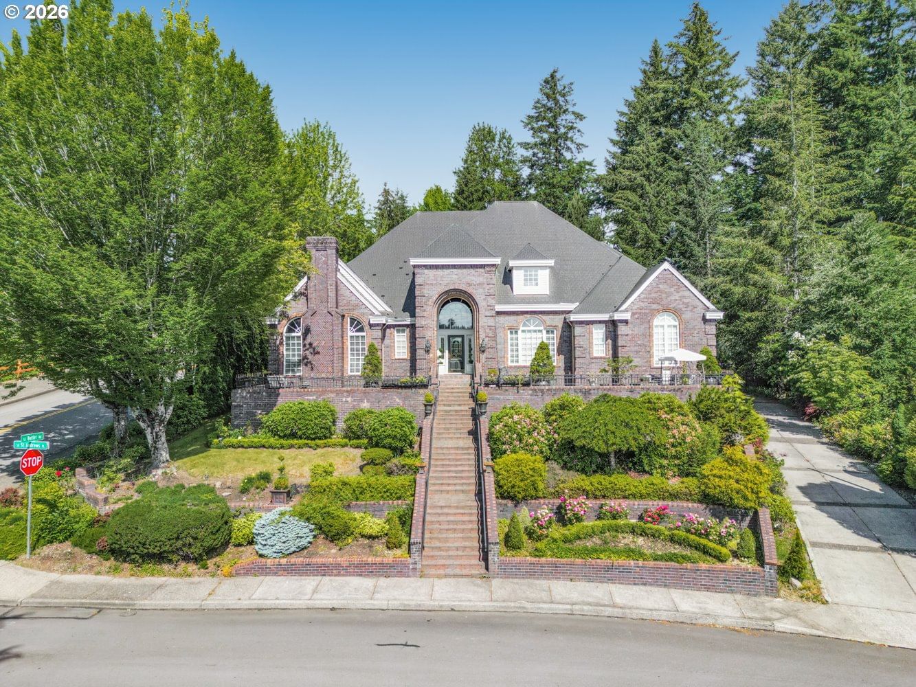 Listing photo 1 of 6