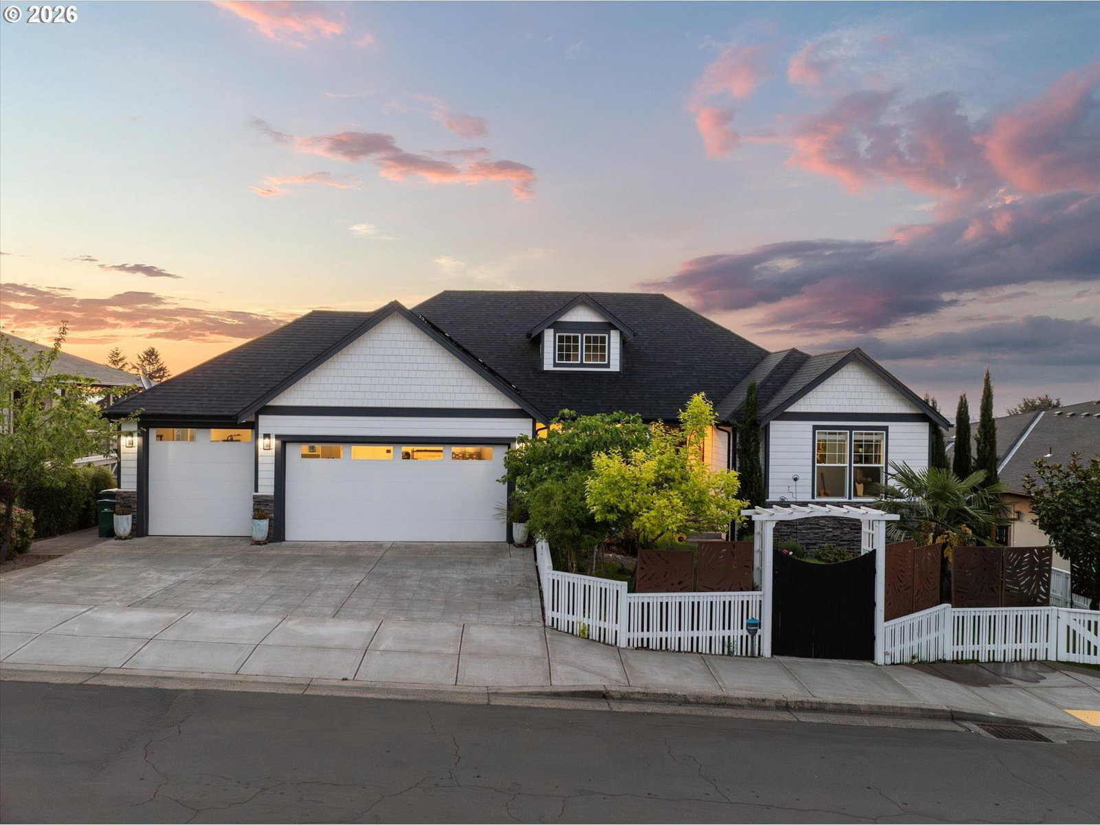 Primary listing photo, 199 SW ALDER ST, Dundee, OR, 97115
