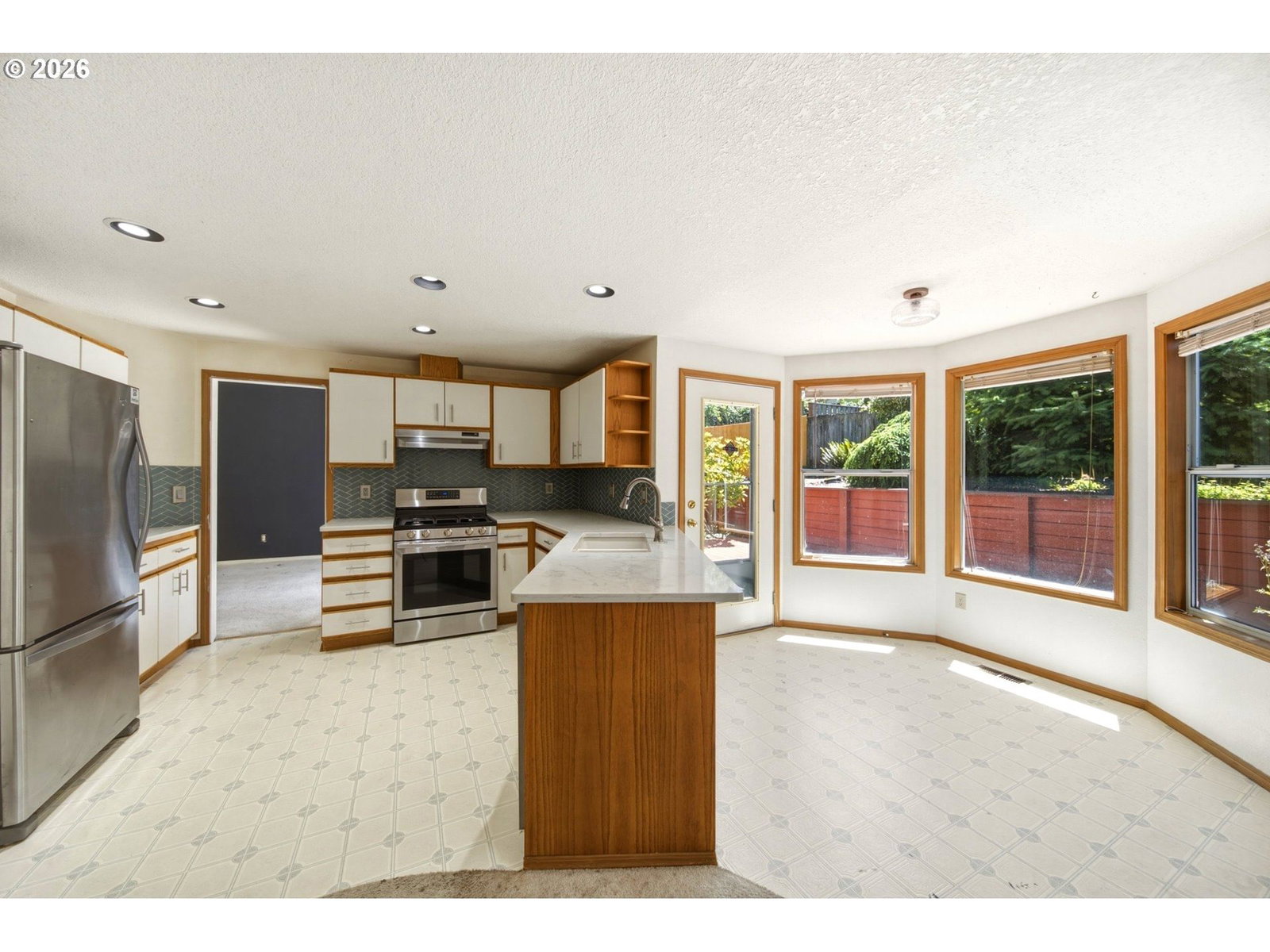 Listing photo 4 of 29, 5002 SW VACUNA ST, Portland, OR, 97219