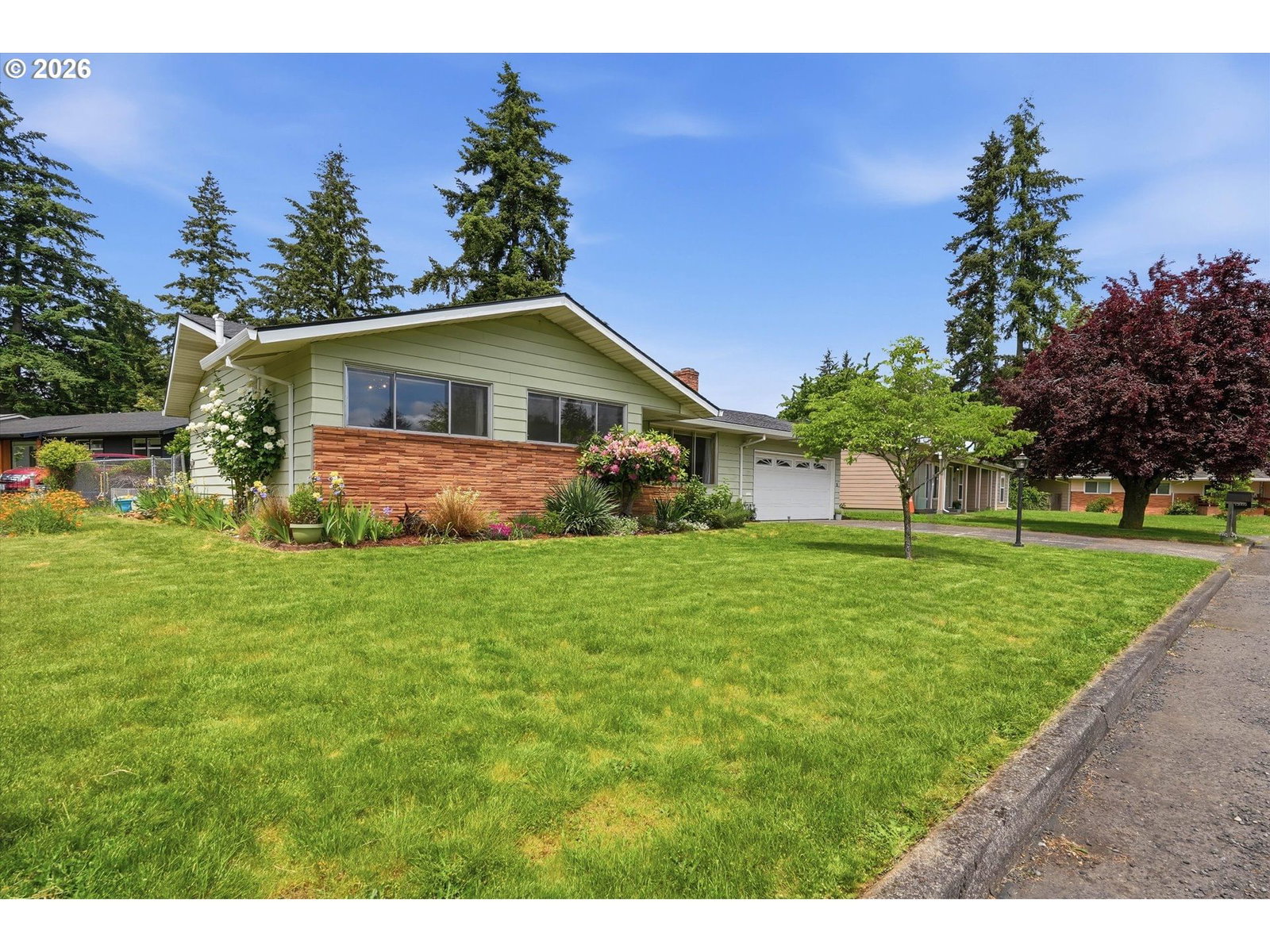 Listing photo 4 of 39, 13657 SE SHERMAN DR, Portland, OR, 97233