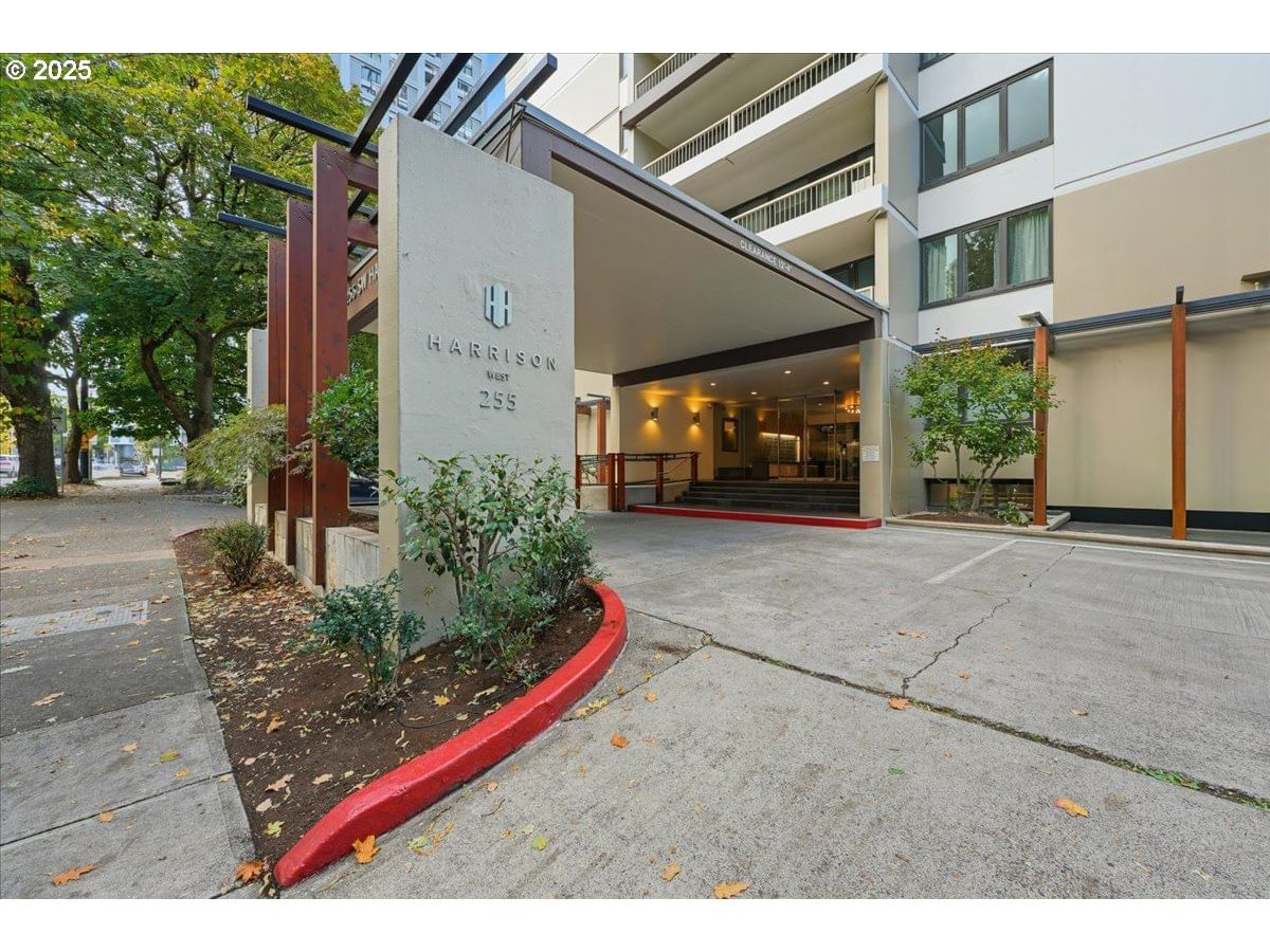 Listing photo 1 of 6