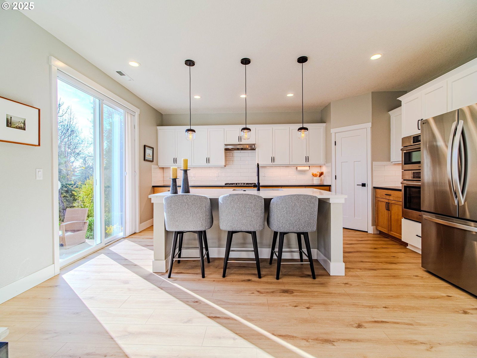 Listing photo 5 of 22, 8588 SW SUMMIT CT, Portland, OR, 97225