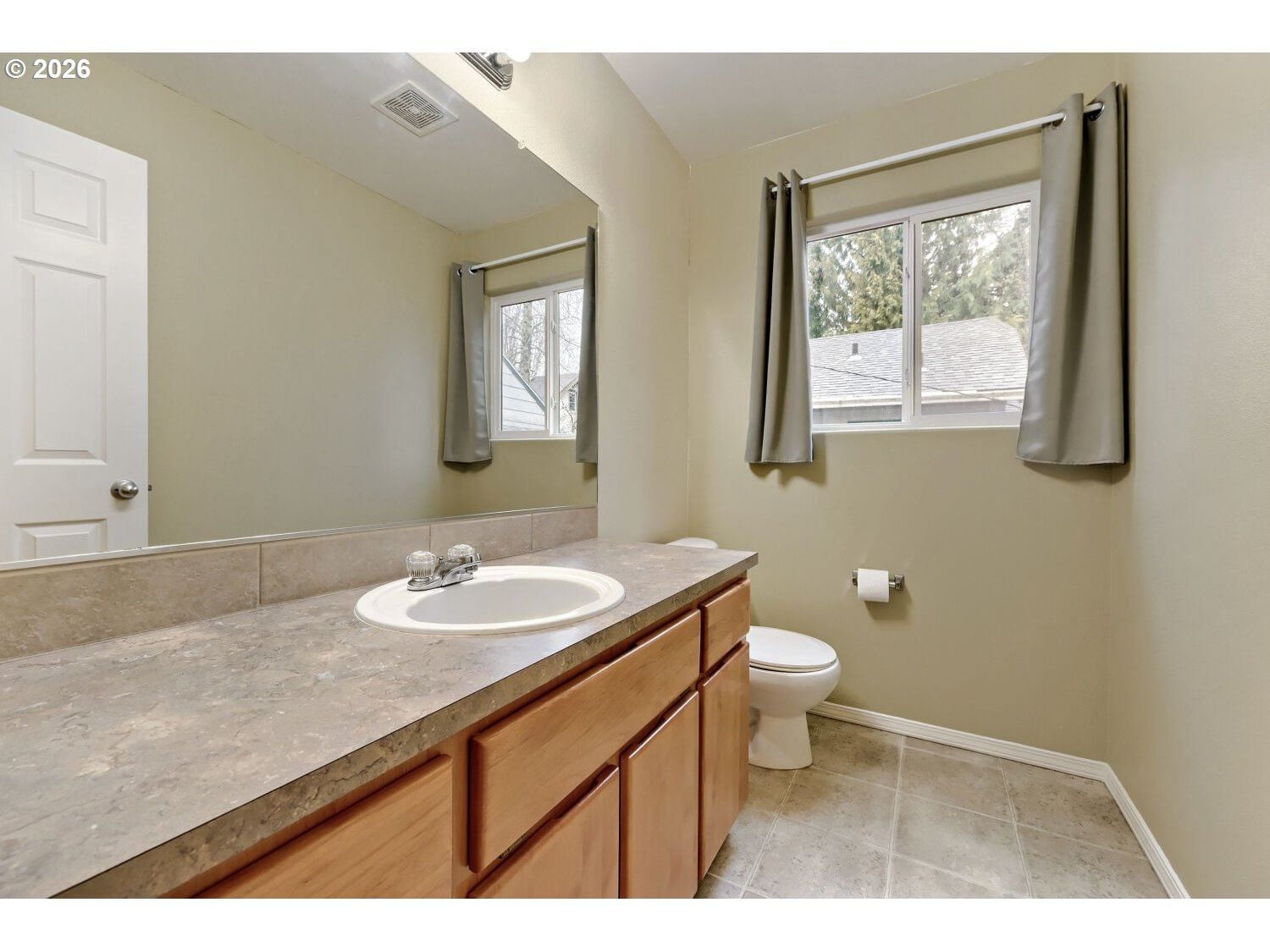 Listing photo 5 of 28, 6626 N SENECA ST, Portland, OR, 97203