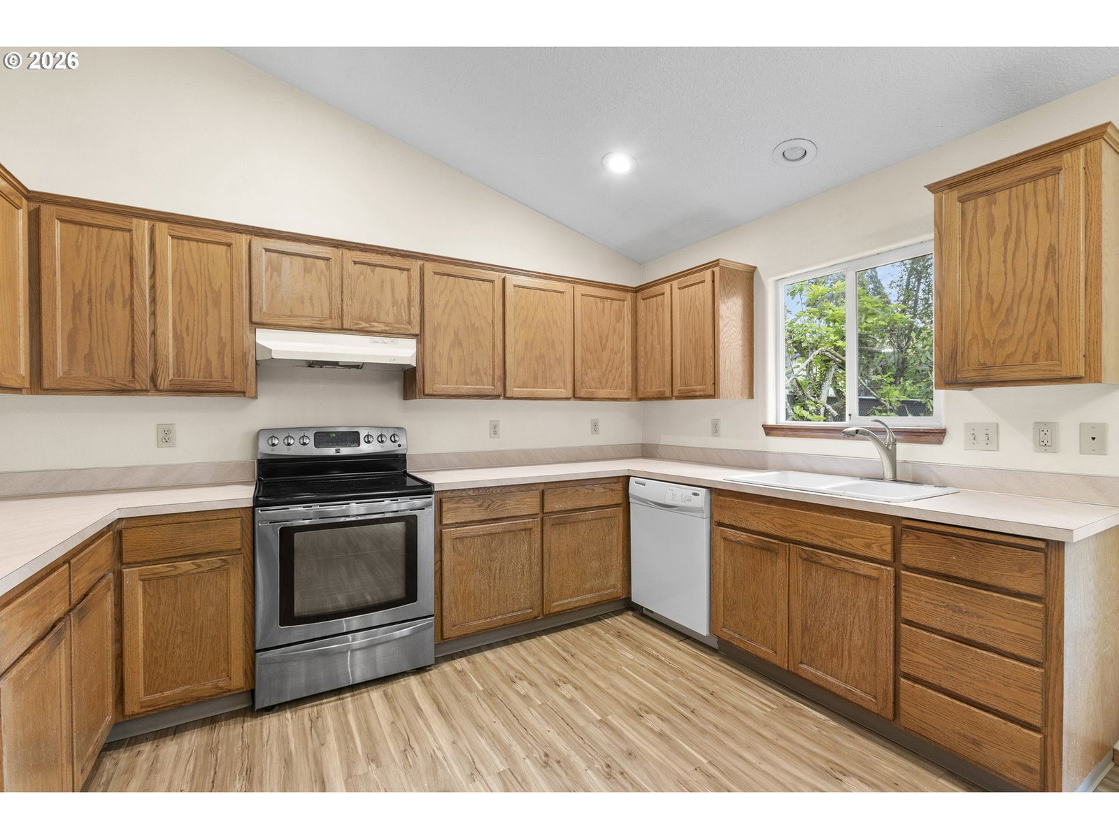 Listing photo 4 of 28, 4140 SE BYBEE BLVD, Portland, OR, 97202