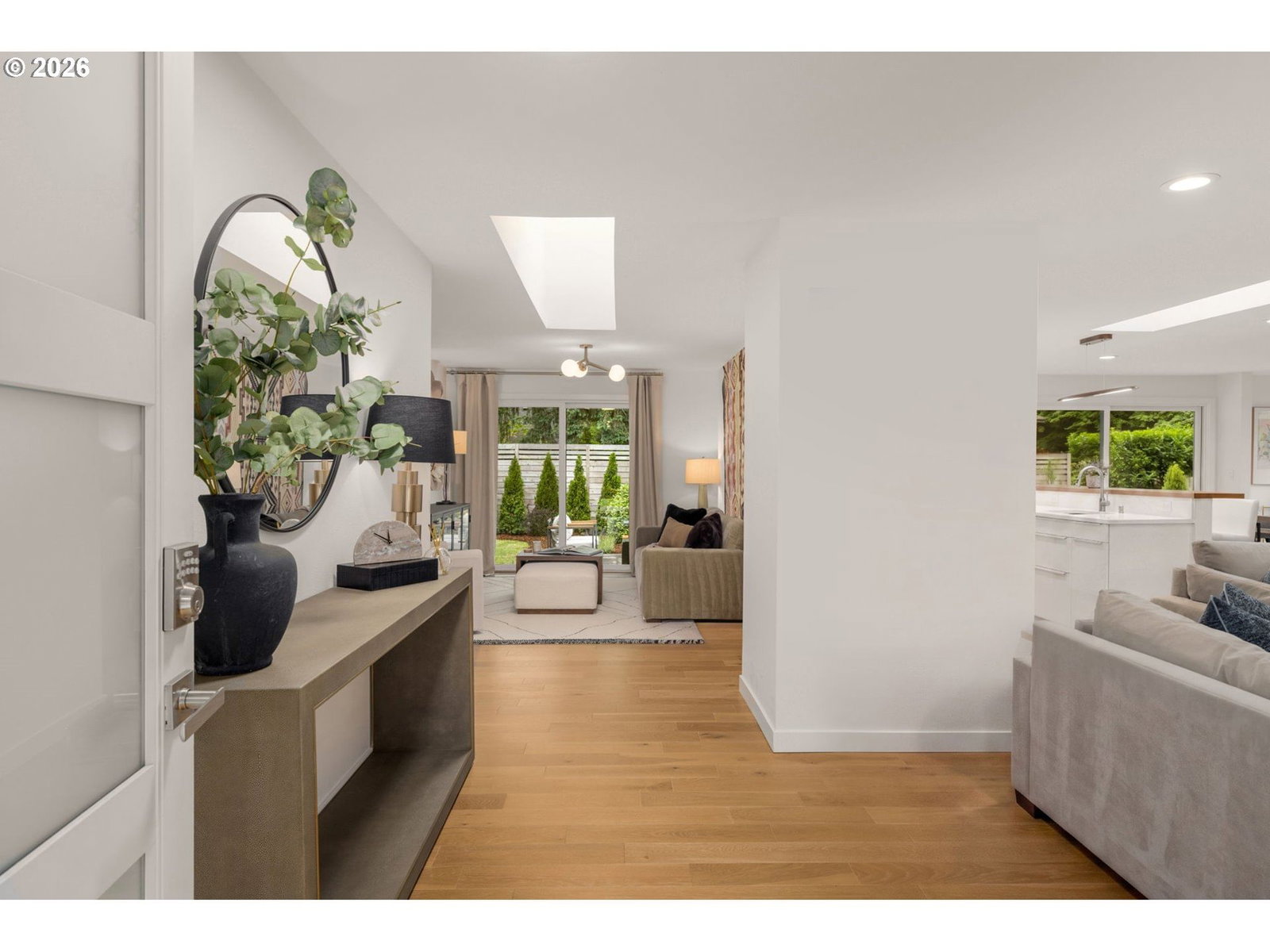 Listing photo 5 of 38, 19025 INDIAN SPRINGS CIR, Lake Oswego, OR, 97035