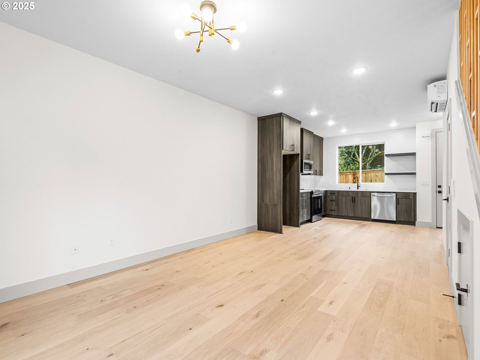 Listing photo 4 of 16, 5213 SW Vacuna ST, Portland, OR, 97219