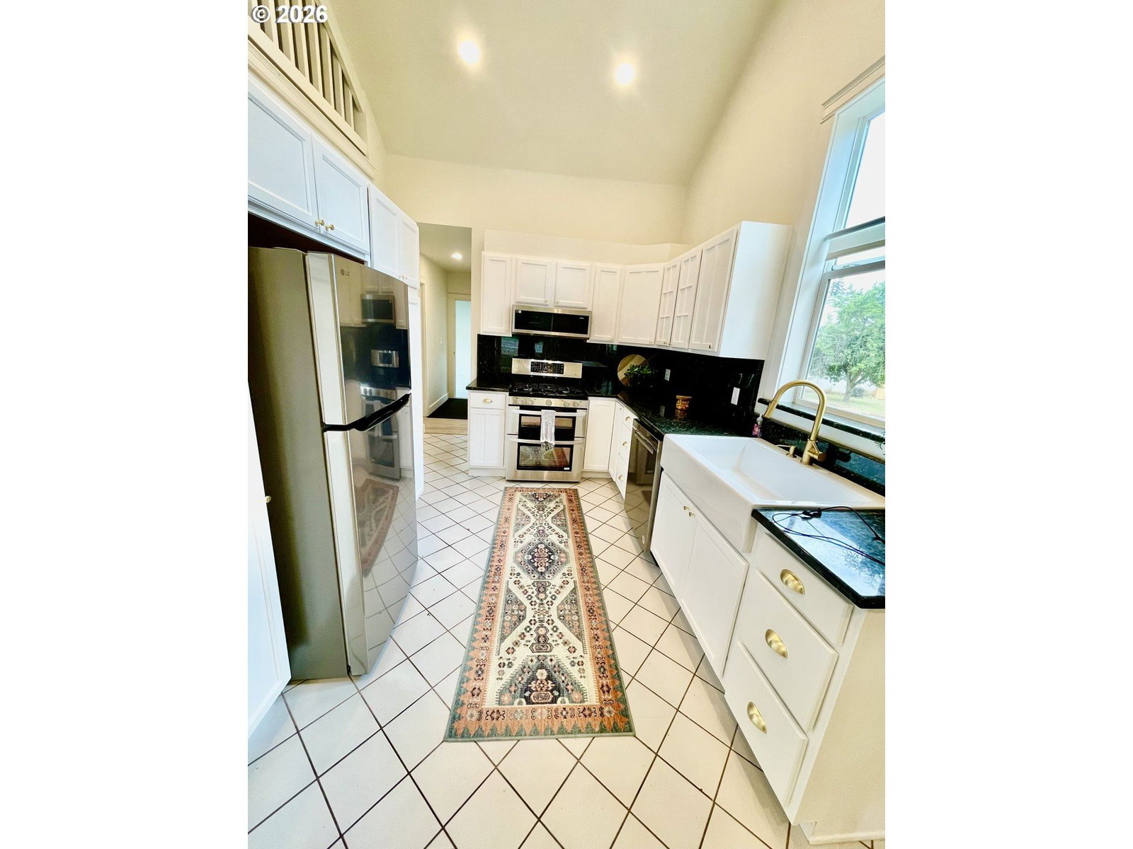 Listing photo 5 of 22, 5901 SE FLAVEL DR, Portland, OR, 97206