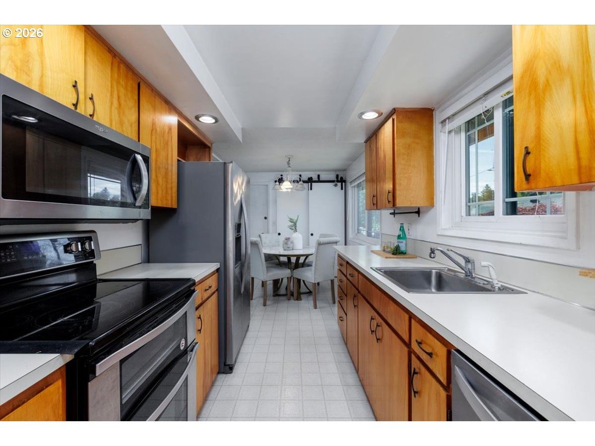 Listing photo 5 of 24, 11725 SW BLAKENEY ST, Beaverton, OR, 97008