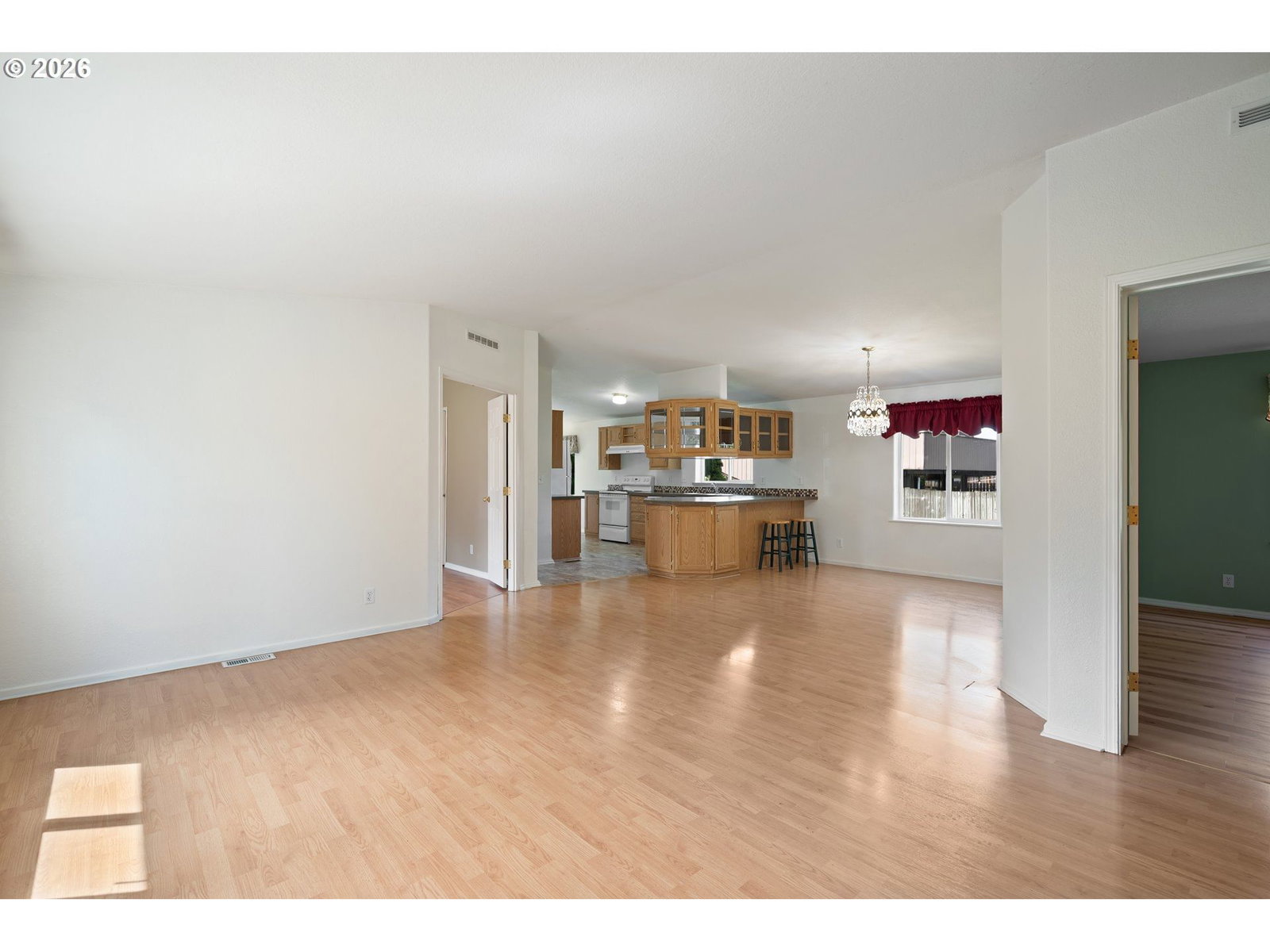 Listing photo 5 of 27, 827 NE WOODARD AVE, Castle Rock, WA, 98611