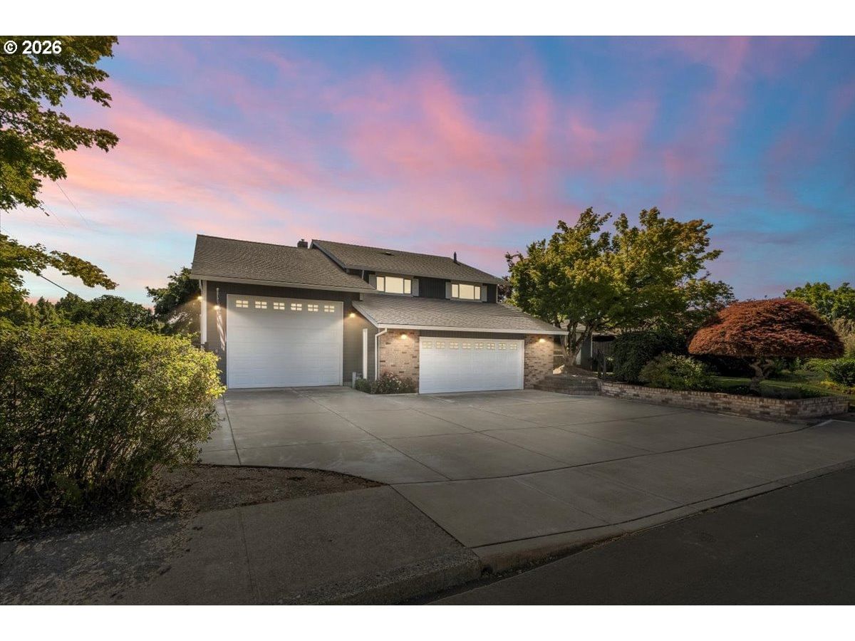 542 NE 14TH AVE