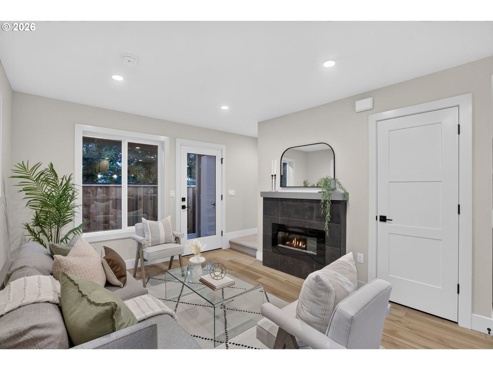 Listing photo 4 of 19, 5555 SE STEELE ST #B, Portland, OR, 97206