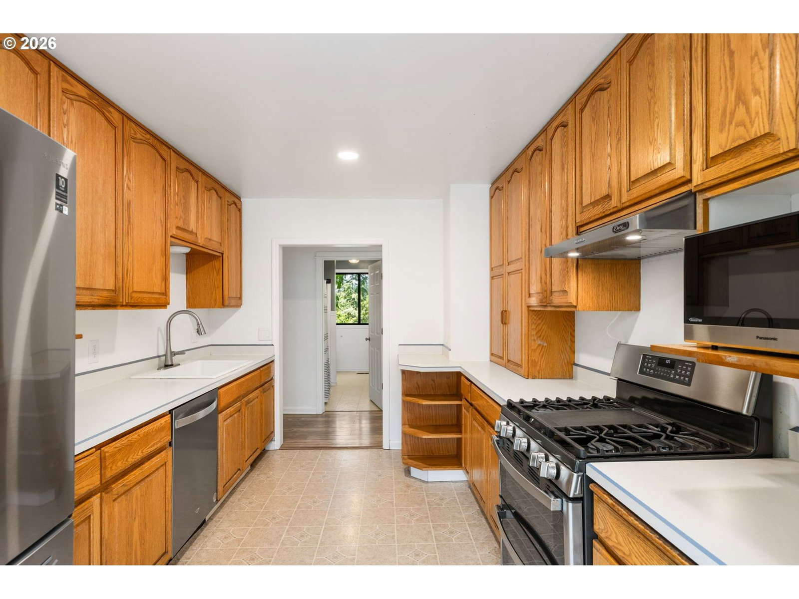 Listing photo 4 of 43, 13020 NW GERMANTOWN RD, Portland, OR, 97231