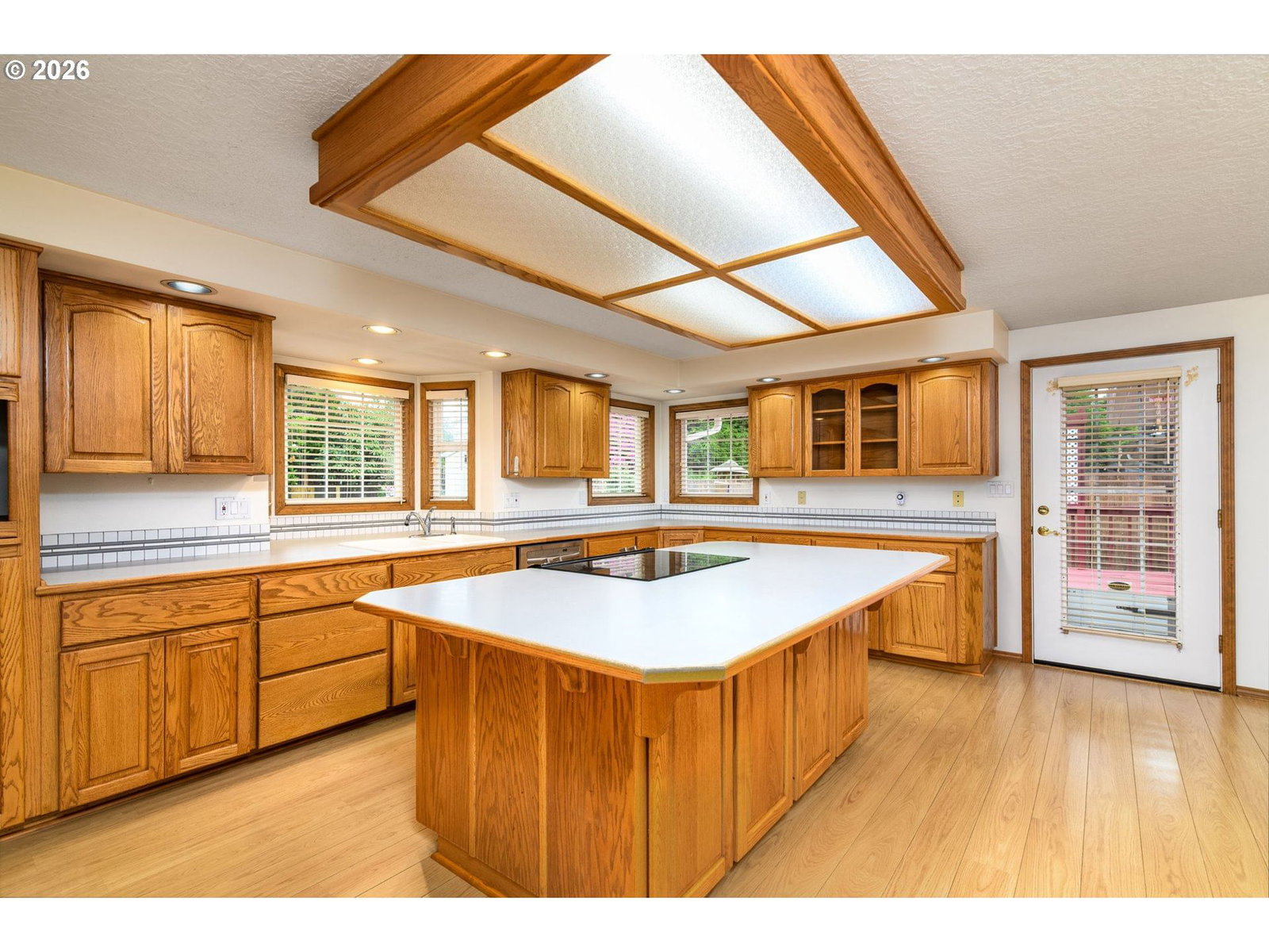 Listing photo 4 of 33, 1108 SE 168TH AVE, Portland, OR, 97233