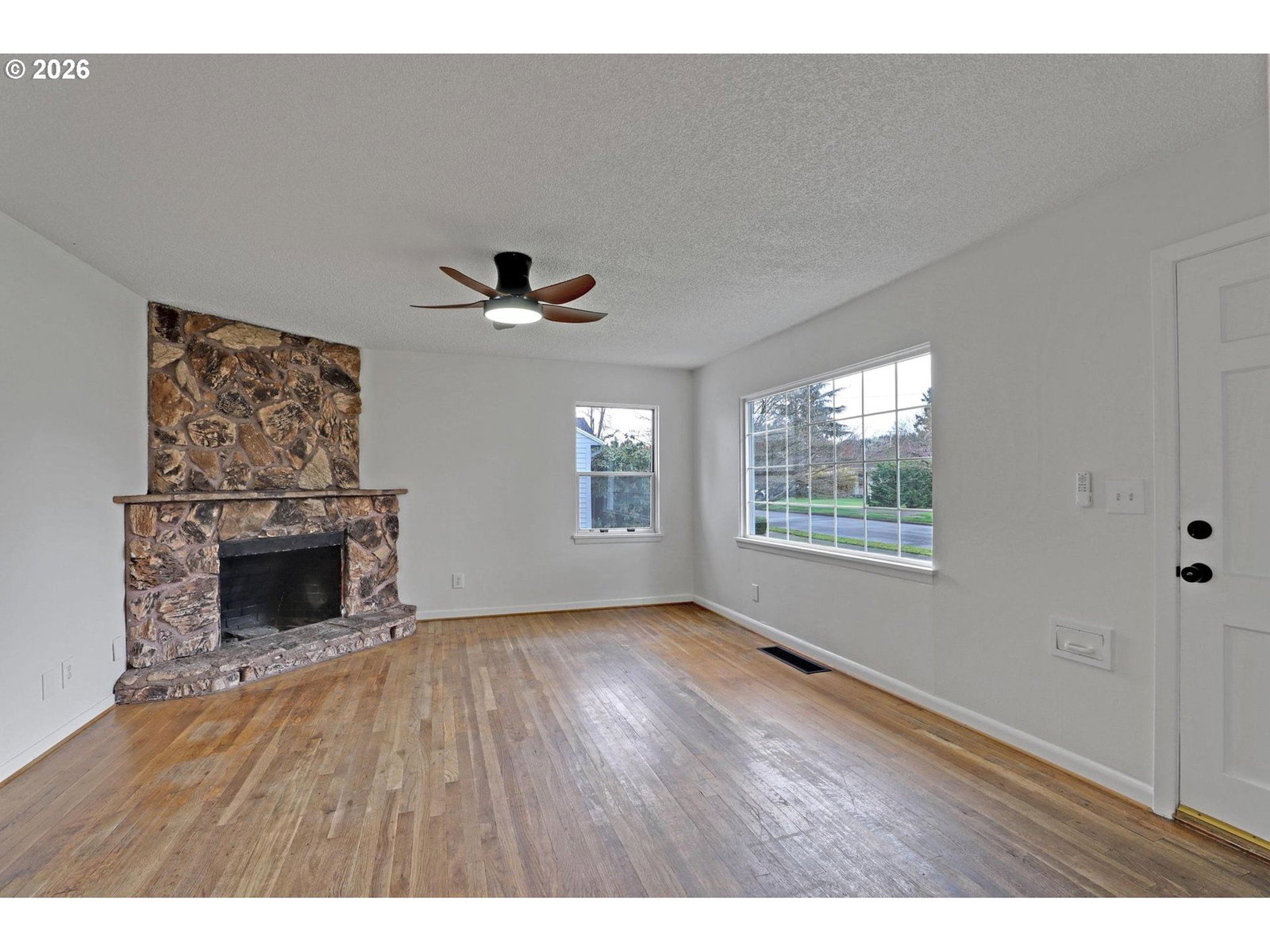 Listing photo 4 of 27, 8915 SE MARKET ST, Portland, OR, 97216