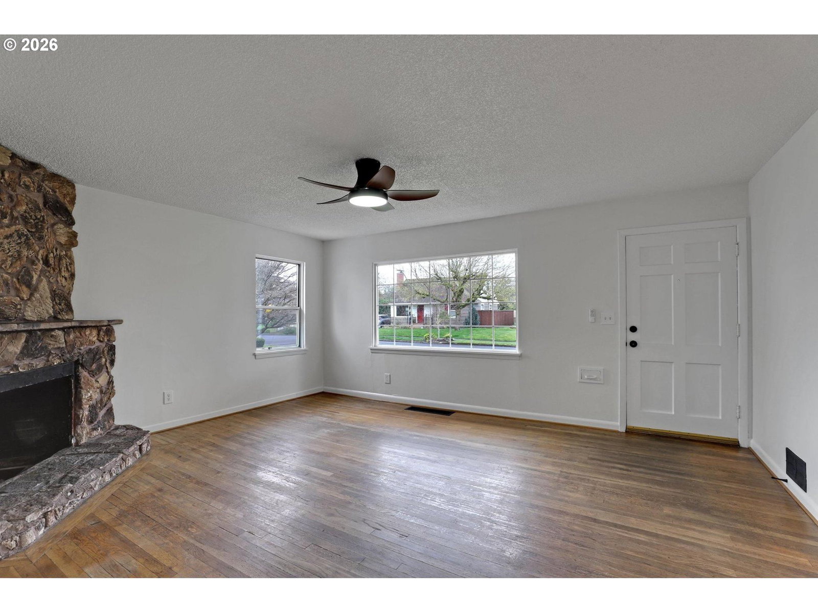 Listing photo 5 of 27, 8915 SE MARKET ST, Portland, OR, 97216