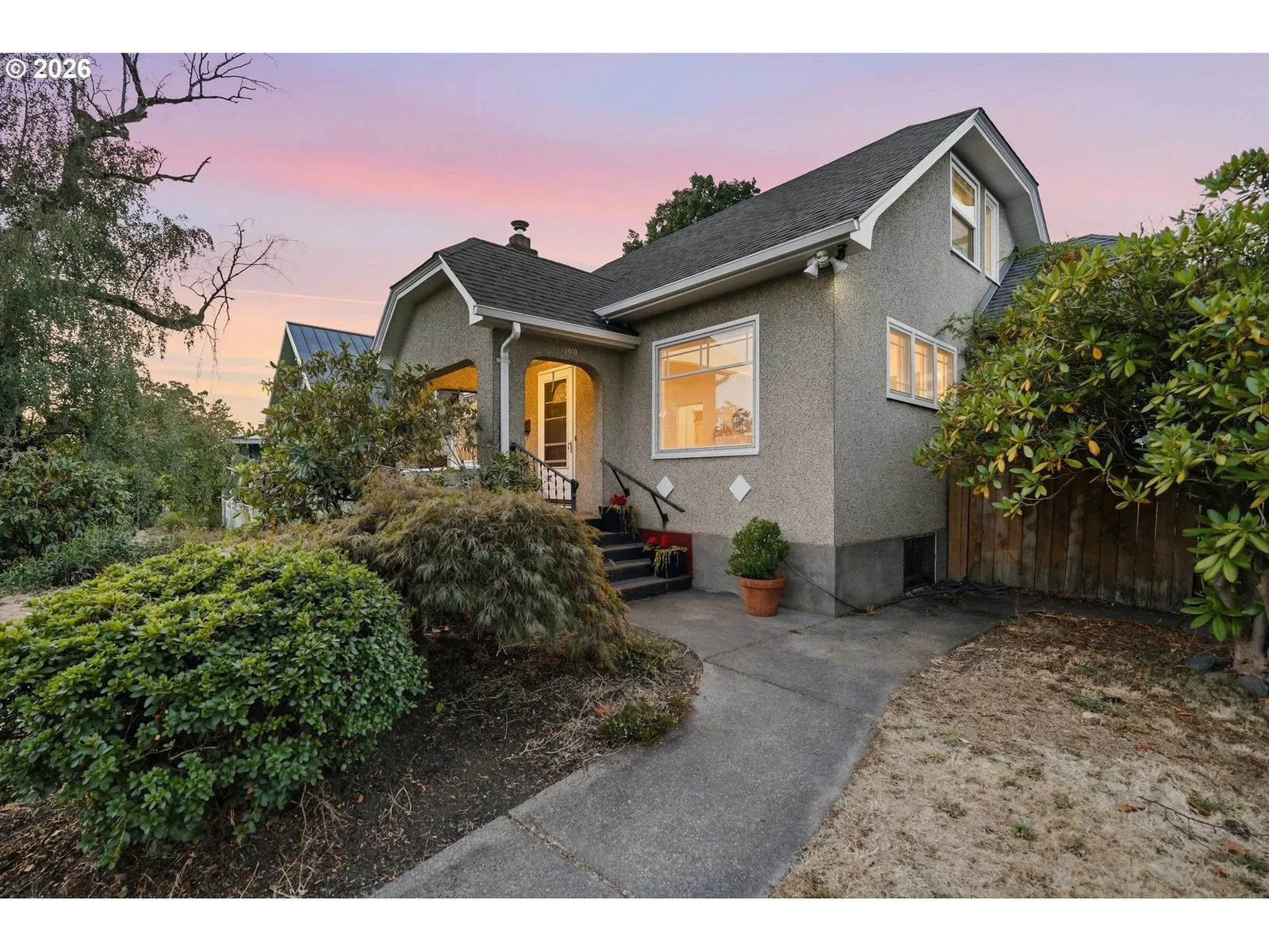 300 W 27TH ST