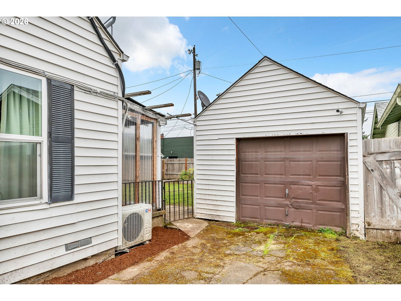 Listing photo 5 of 48, 648 JUNIPER ST, Junction City, OR, 97448