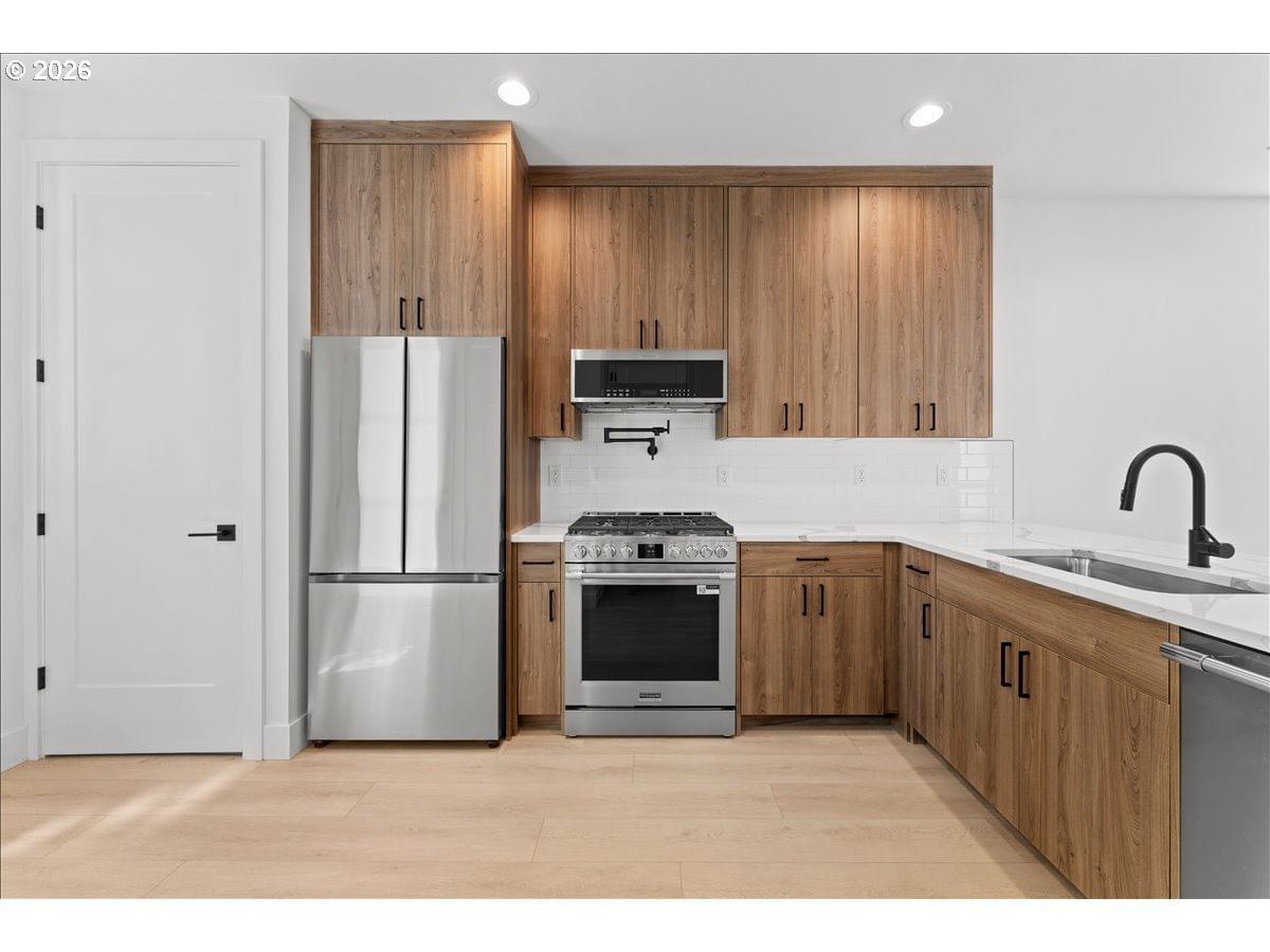 Listing photo 4 of 18, 310 G AVE #5, Lake Oswego, OR, 97034